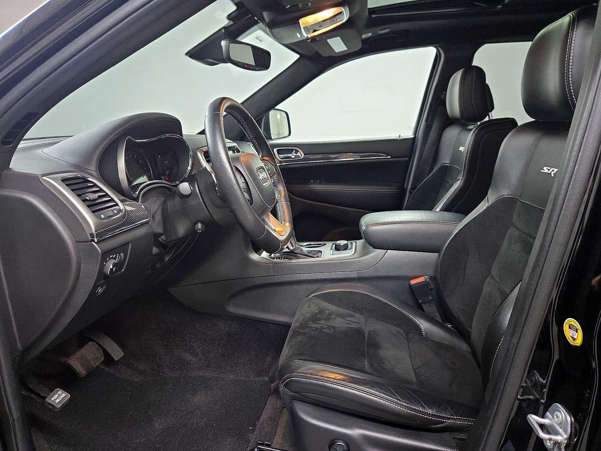 Thumbnail: 2017 Jeep Grand Cherokee - 11