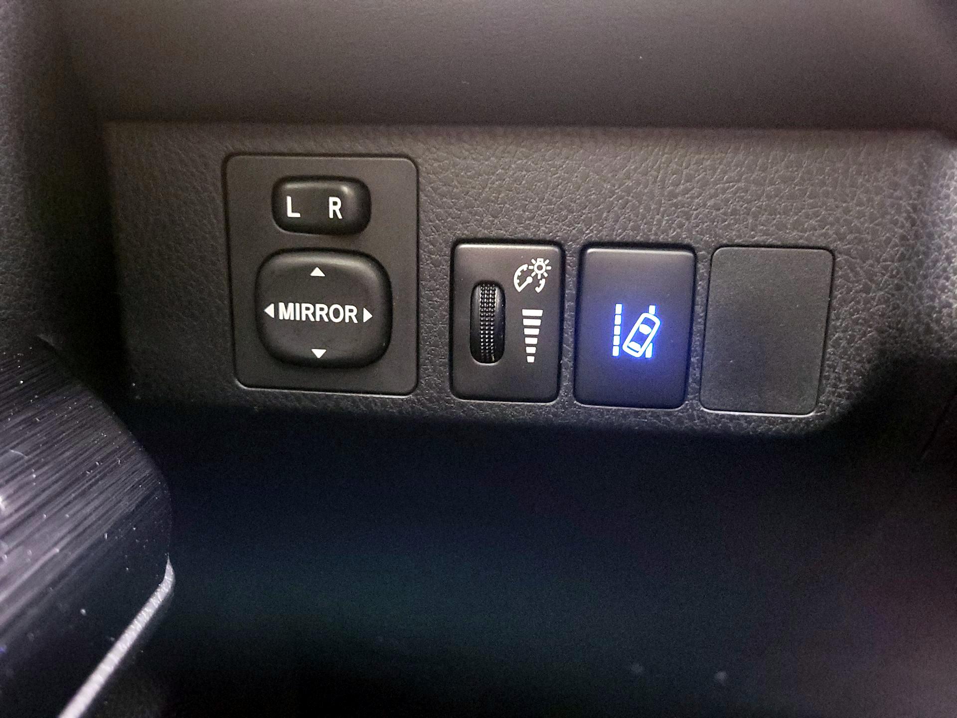 Thumbnail: 2018 Toyota RAV4 - 13