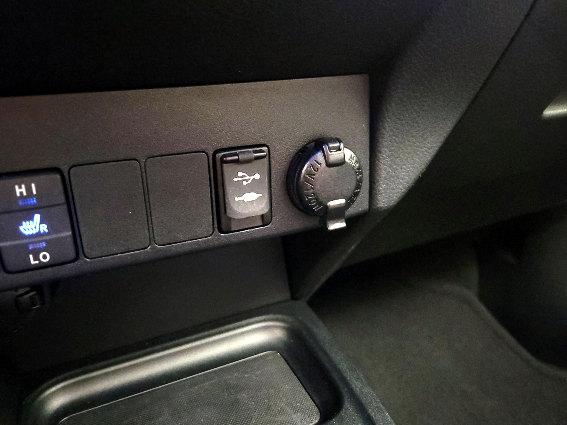 Thumbnail: 2018 Toyota RAV4 - 18