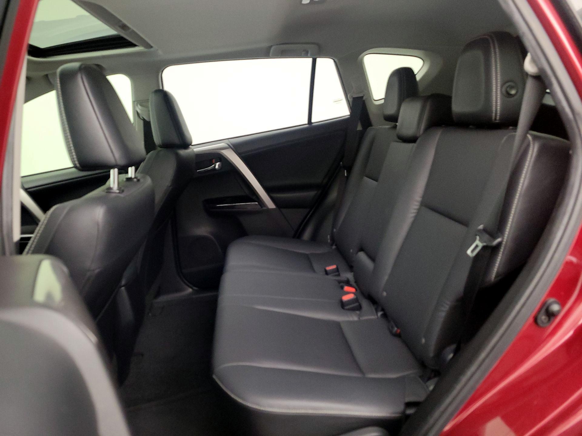 Thumbnail: 2018 Toyota RAV4 - 20