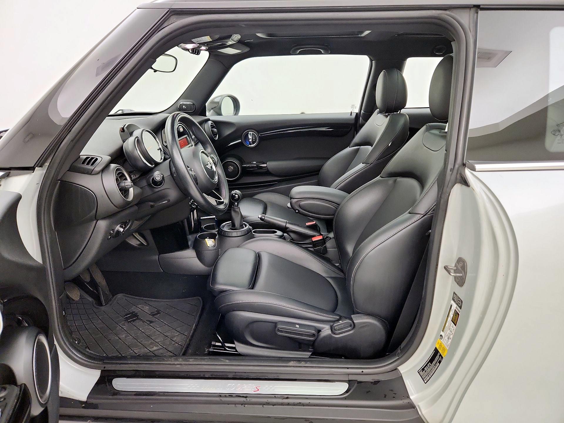 Thumbnail: 2015 MINI Cooper Hardtop - 11