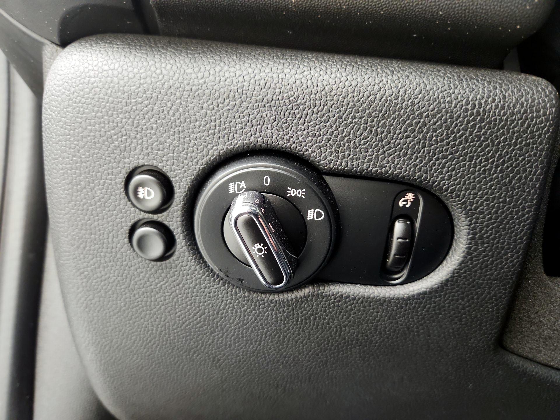 Thumbnail: 2015 MINI Cooper Hardtop - 13