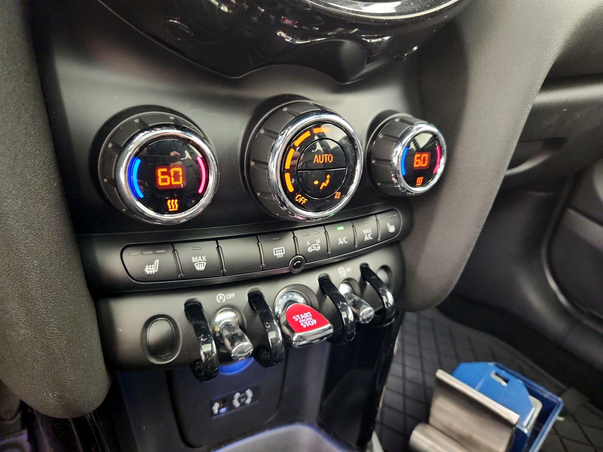 Thumbnail: 2015 MINI Cooper Hardtop - 15