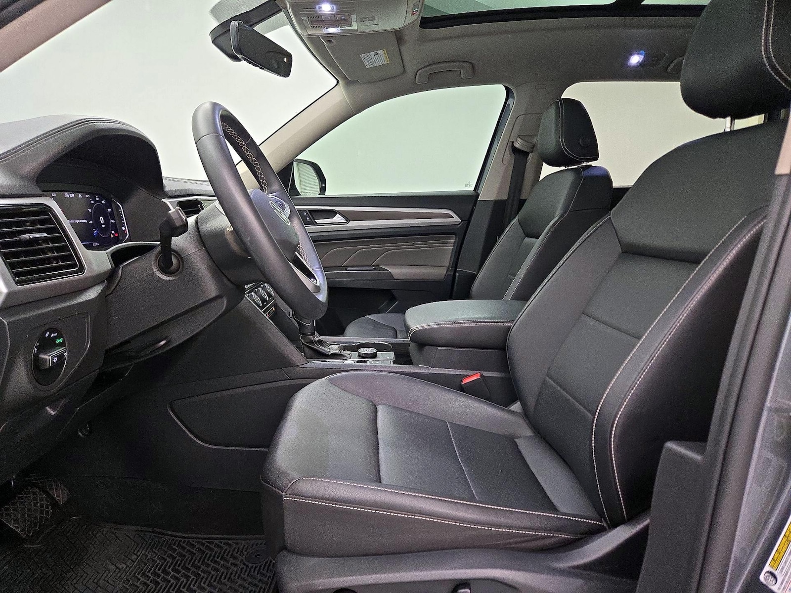 2023 Volkswagen Atlas SE w/Tech - Photo 12