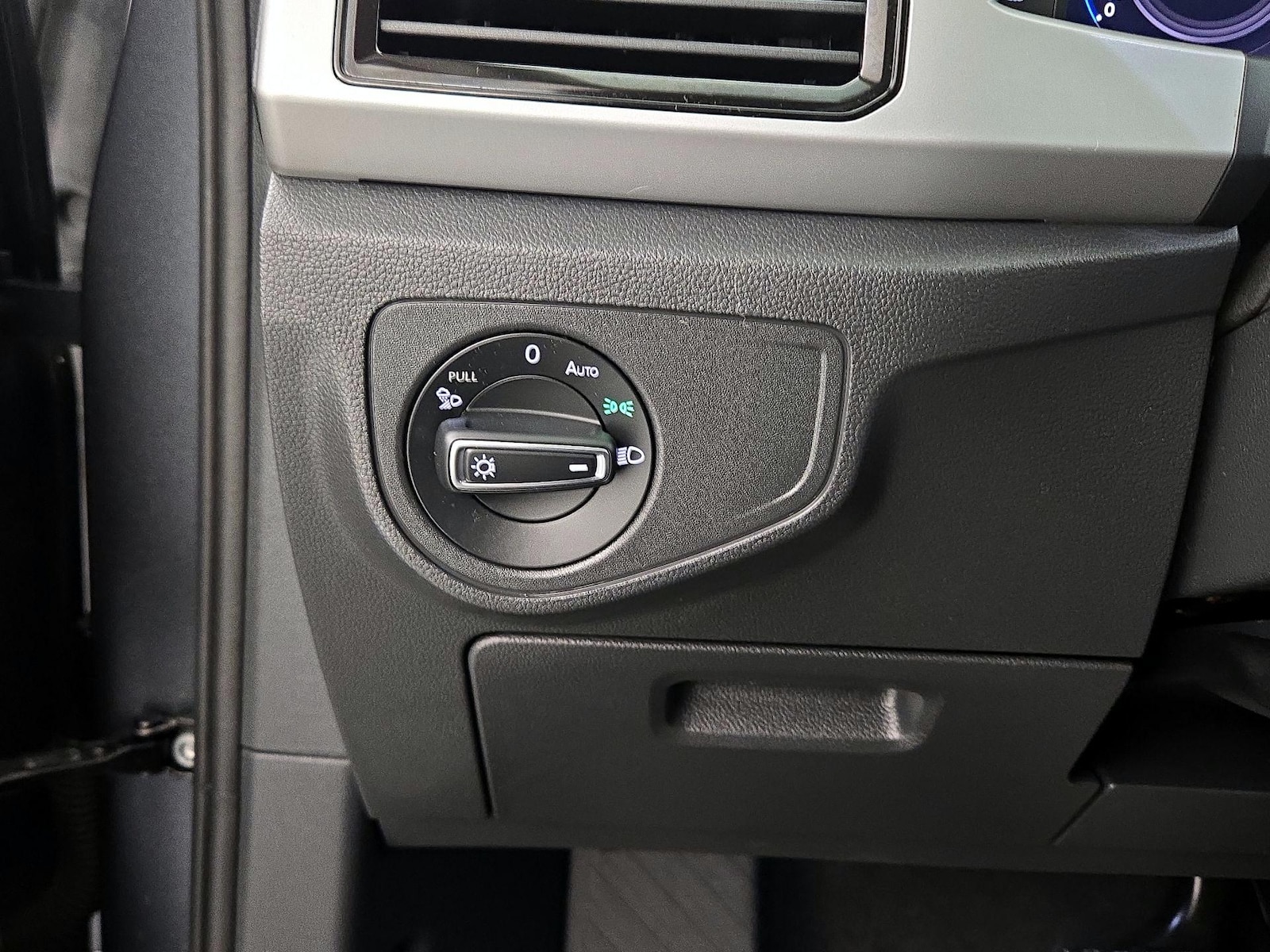2023 Volkswagen Atlas SE w/Tech - Photo 14