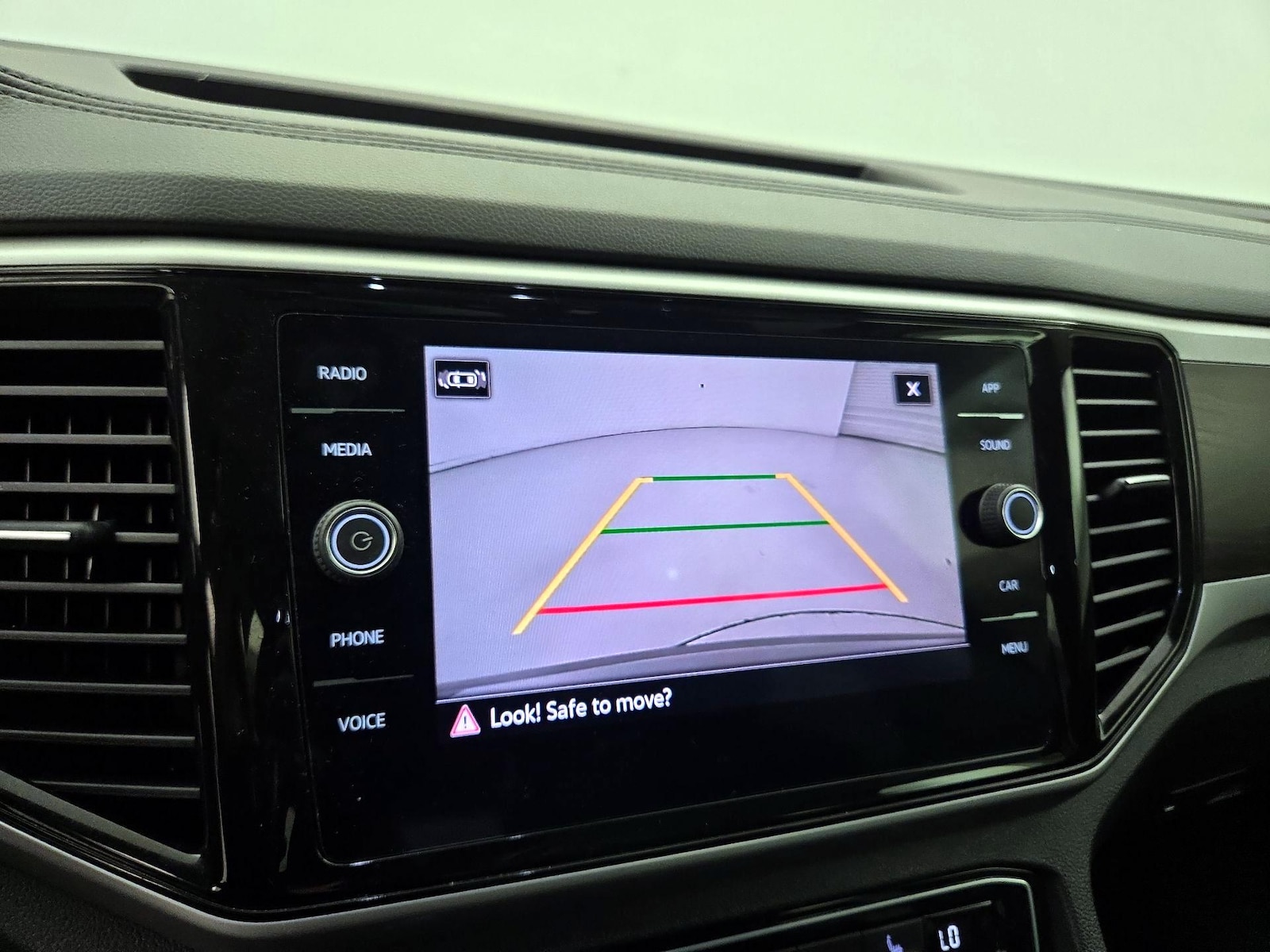 2023 Volkswagen Atlas SE w/Tech - Photo 15