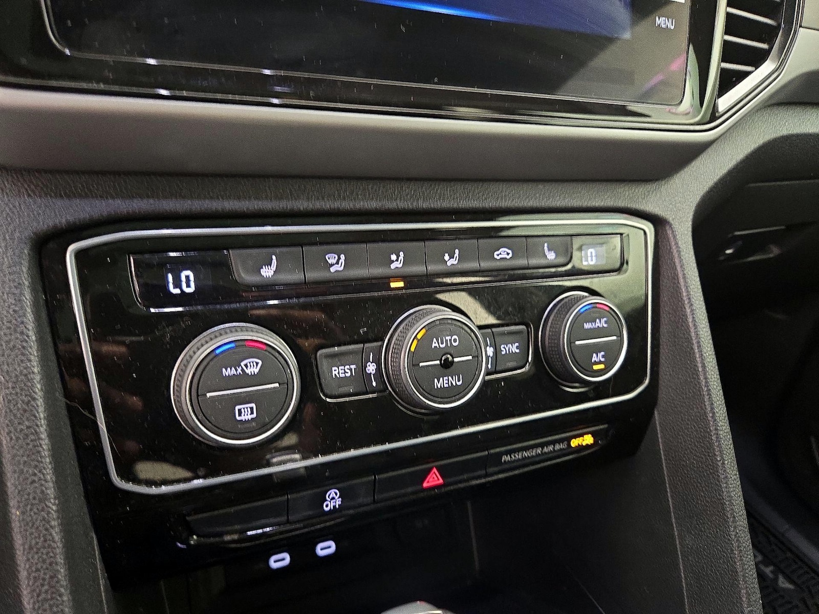 2023 Volkswagen Atlas SE w/Tech - Photo 17