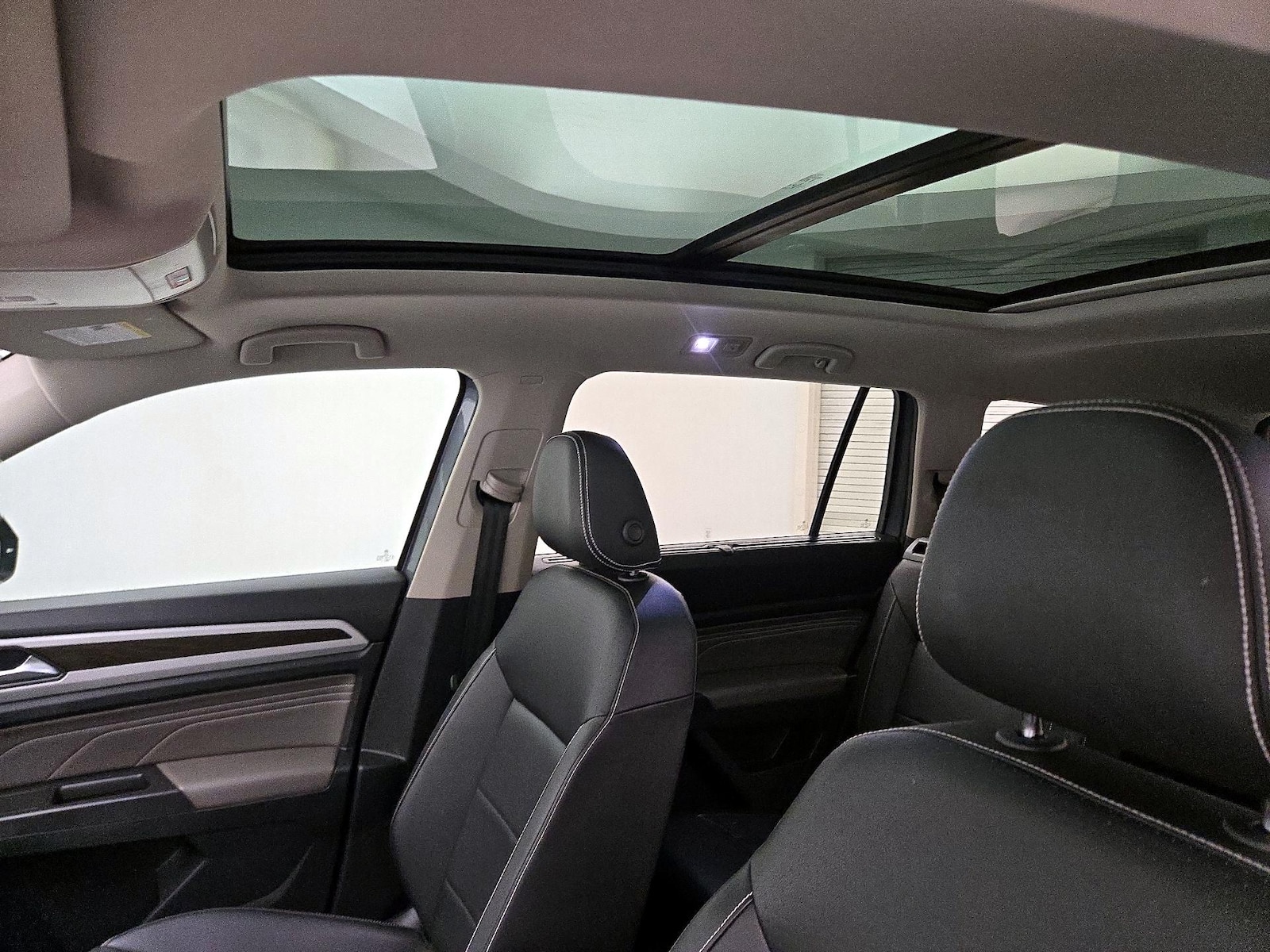 2023 Volkswagen Atlas SE w/Tech - Photo 20