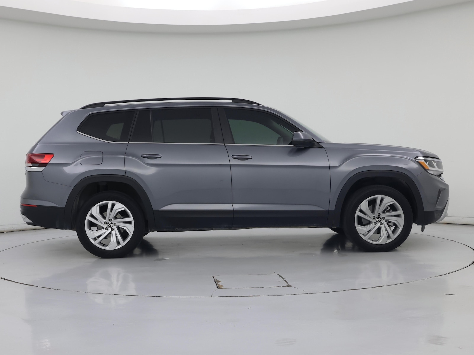 2023 Volkswagen Atlas SE w/Tech - Photo 8