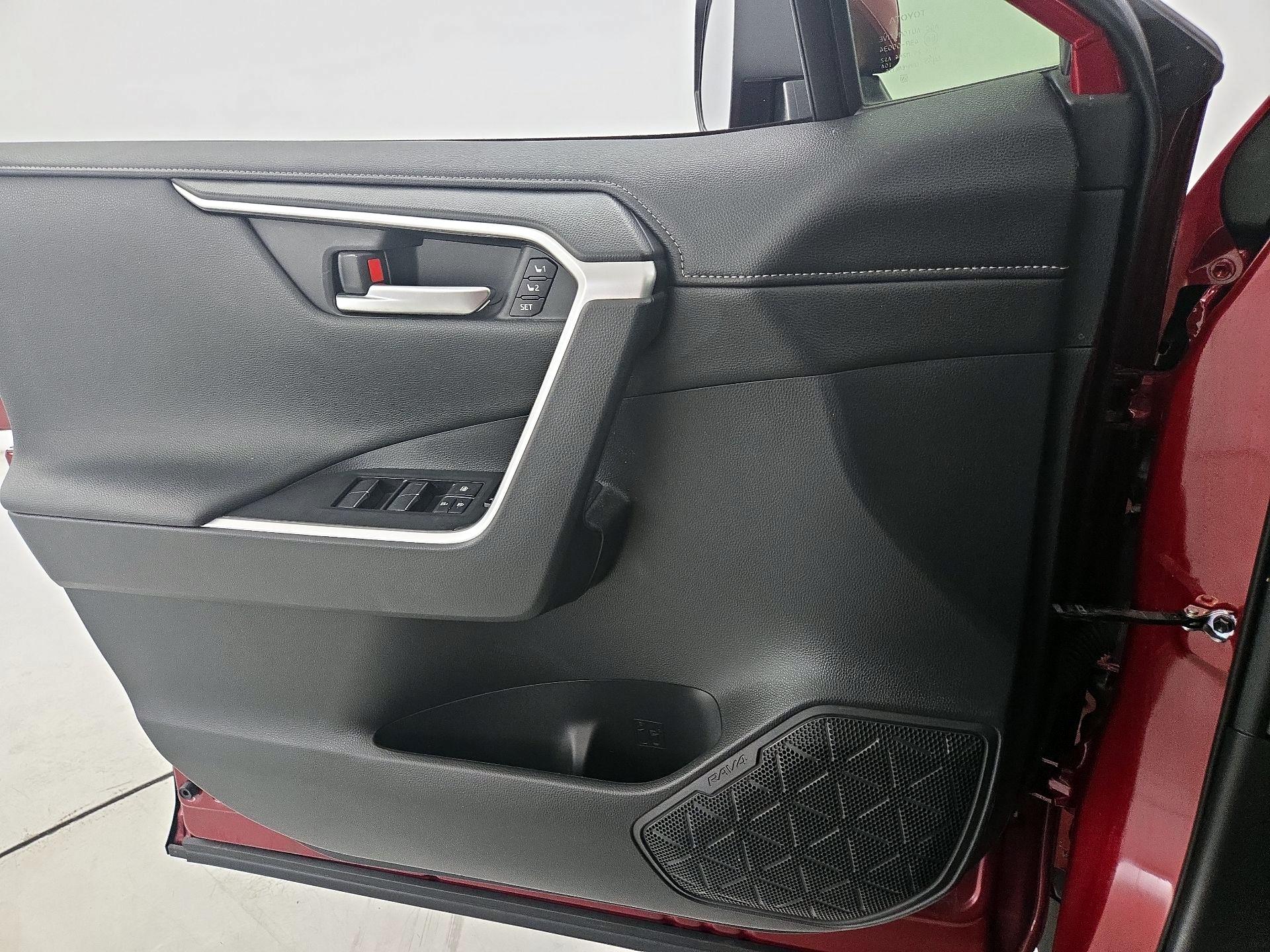 Thumbnail: 2019 Toyota RAV4 - 12