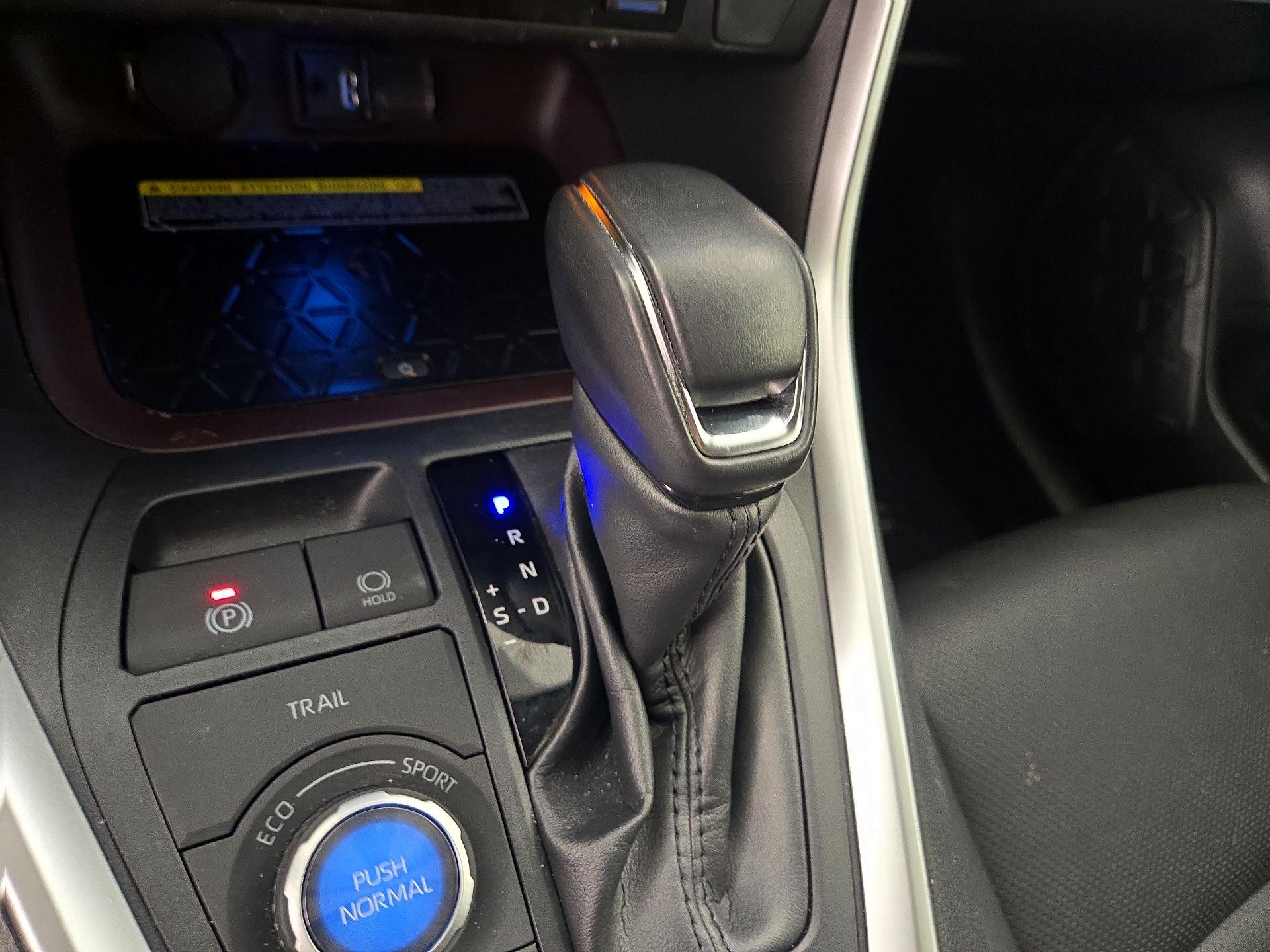Thumbnail: 2019 Toyota RAV4 - 18