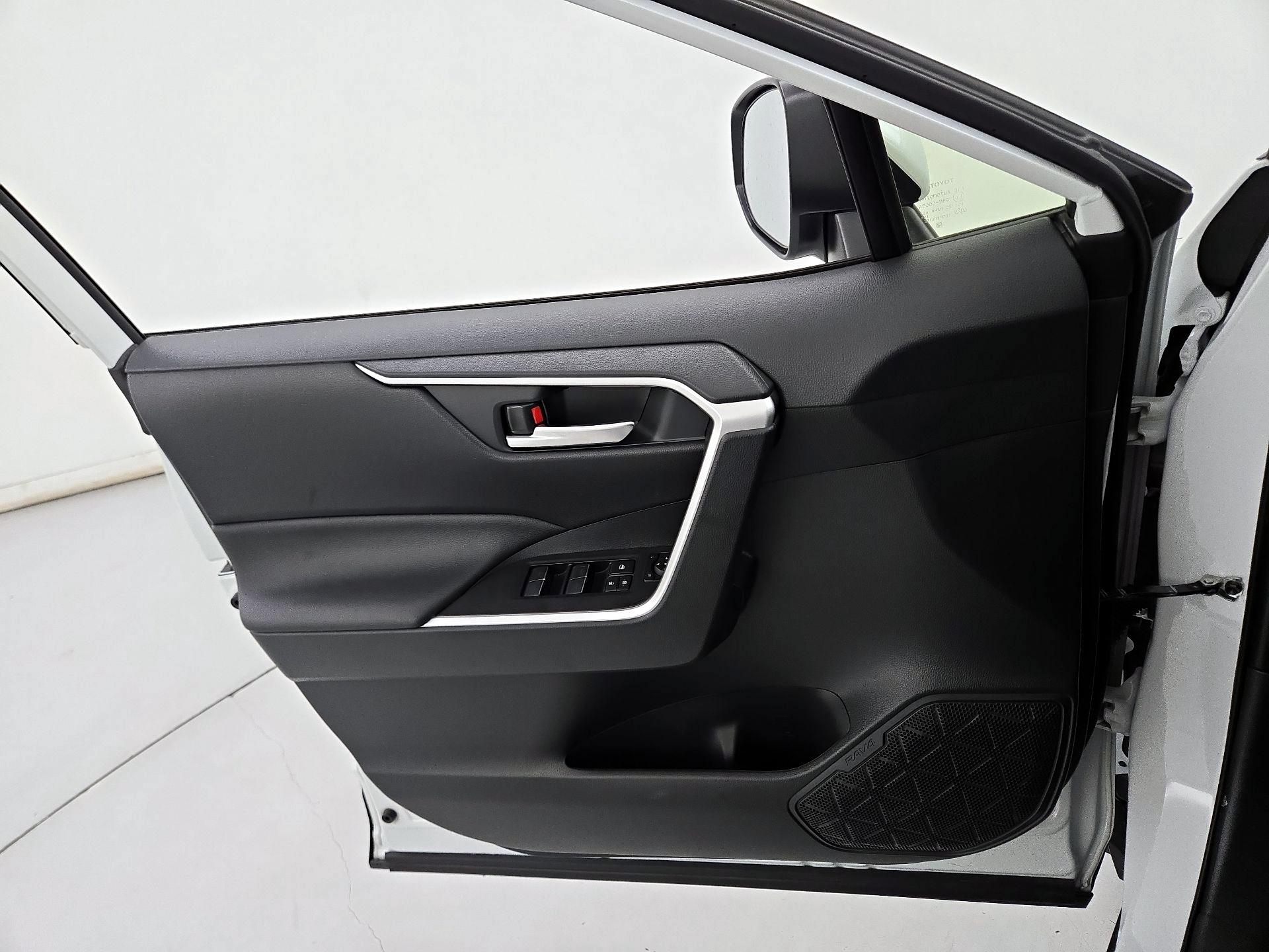Thumbnail: 2023 Toyota RAV4 - 12