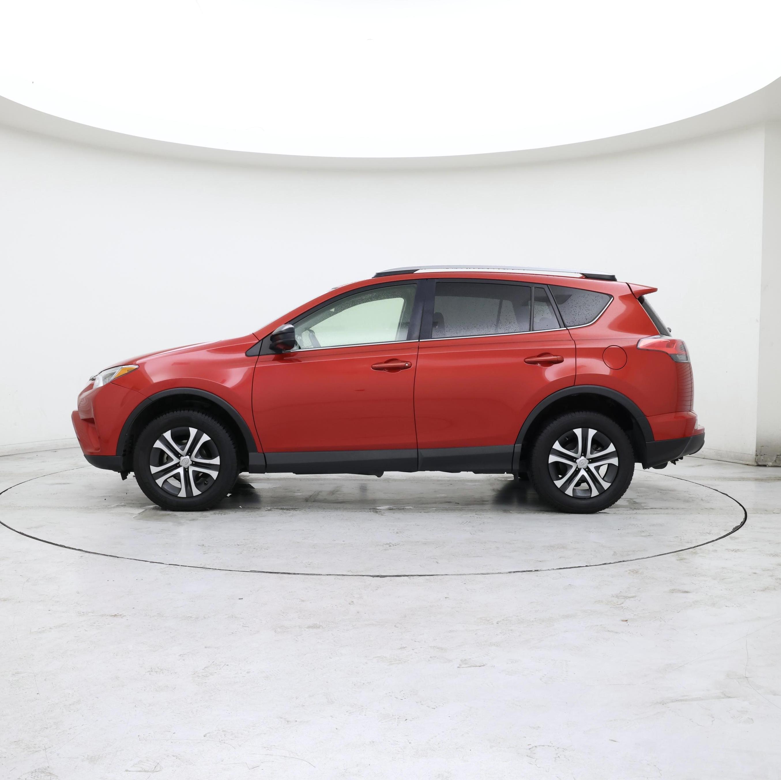 Thumbnail: 2017 Toyota RAV4 - 3