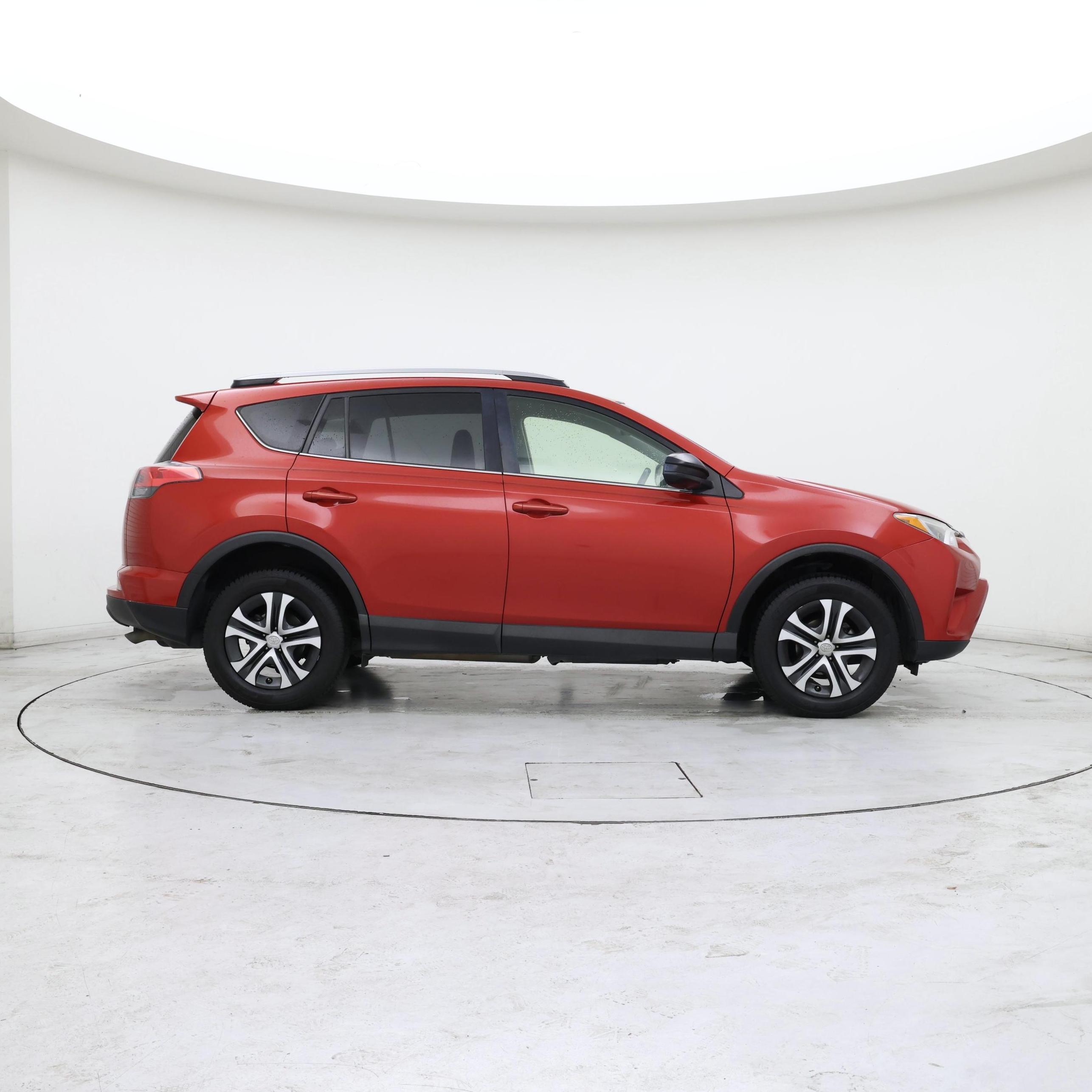 Thumbnail: 2017 Toyota RAV4 - 7