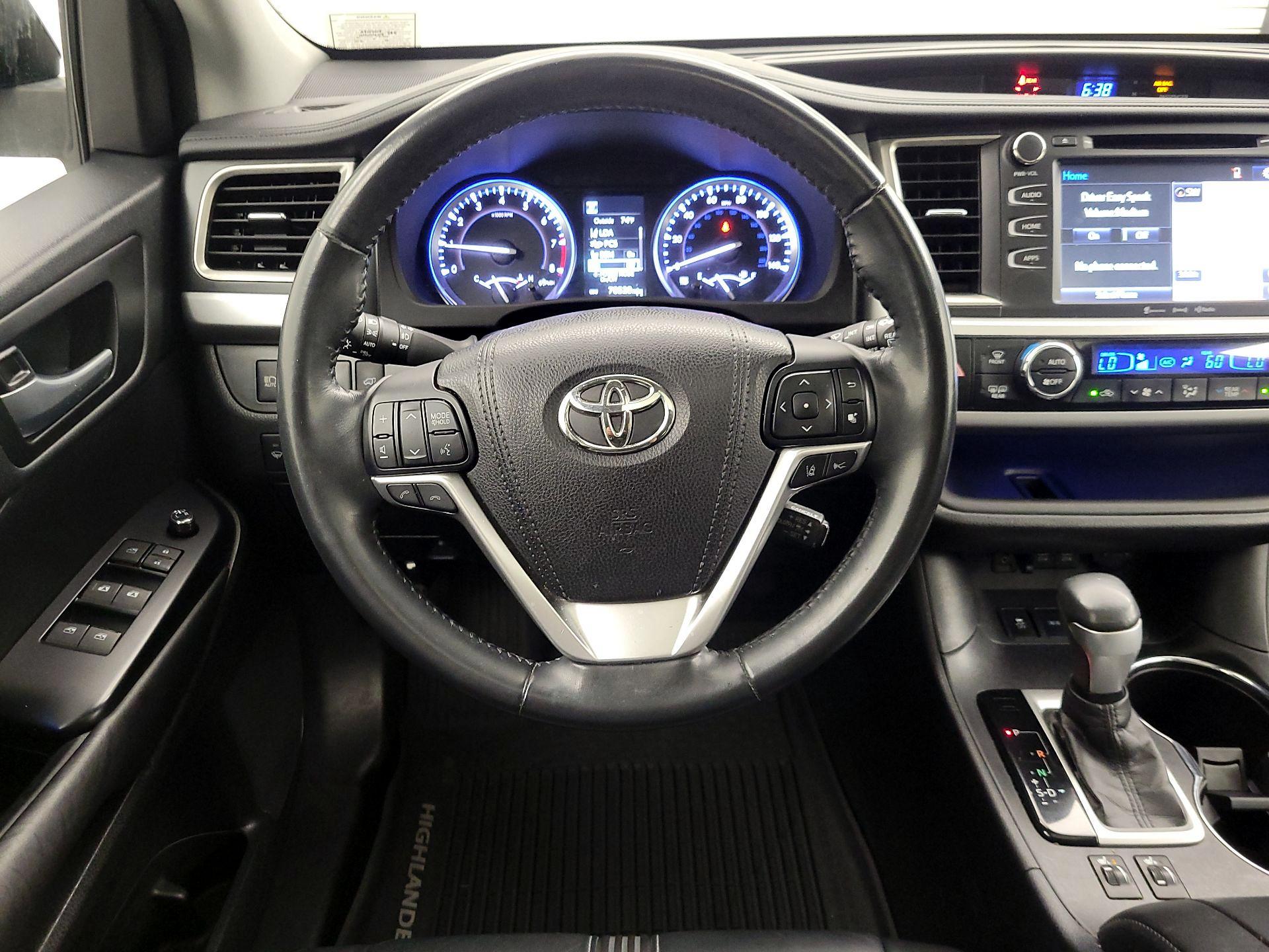 Thumbnail: 2017 Toyota Highlander - 10