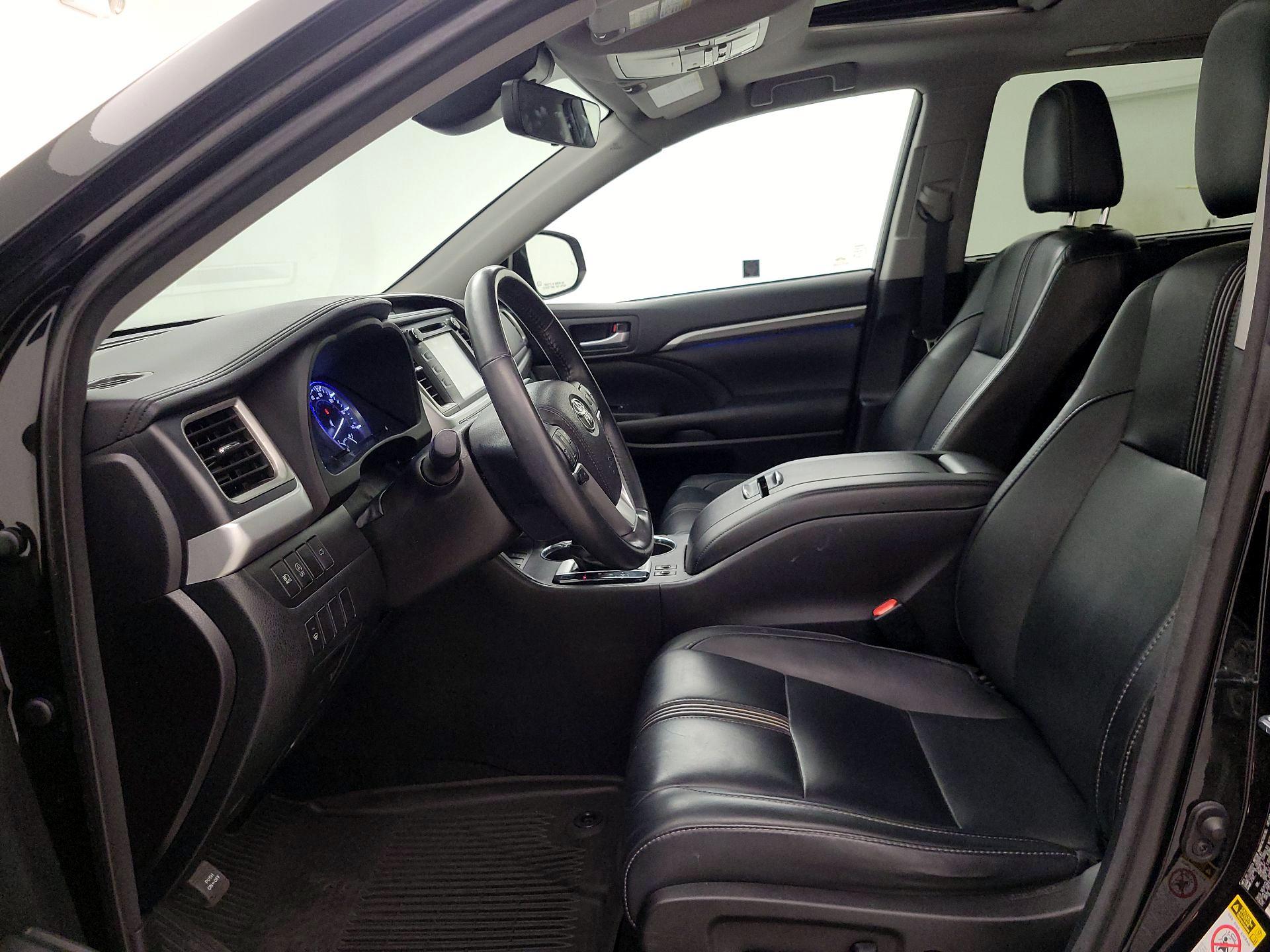 Thumbnail: 2017 Toyota Highlander - 11
