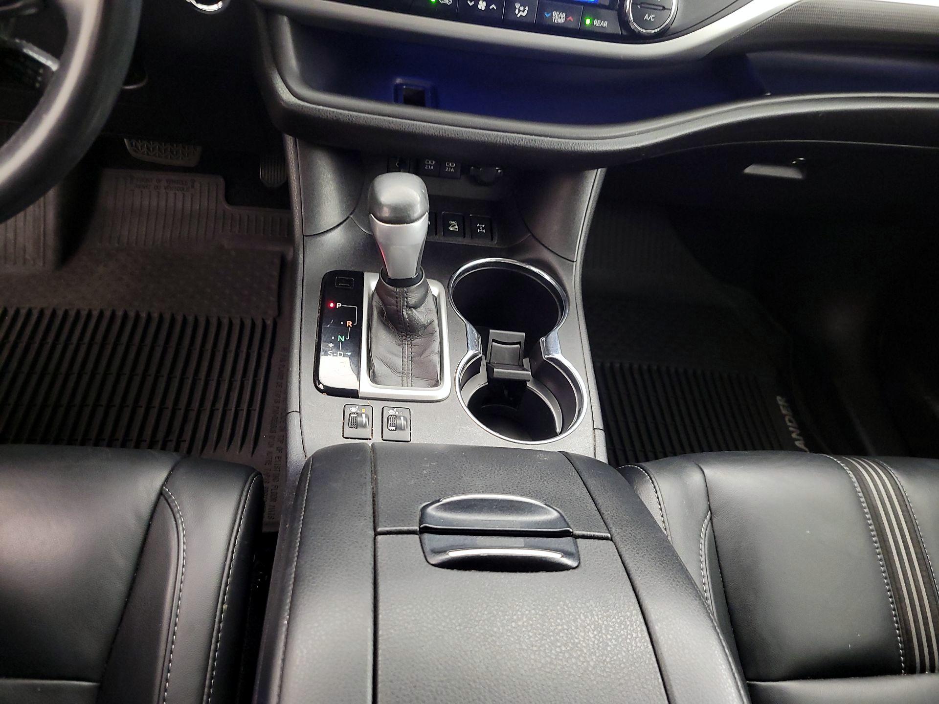 Thumbnail: 2017 Toyota Highlander - 18