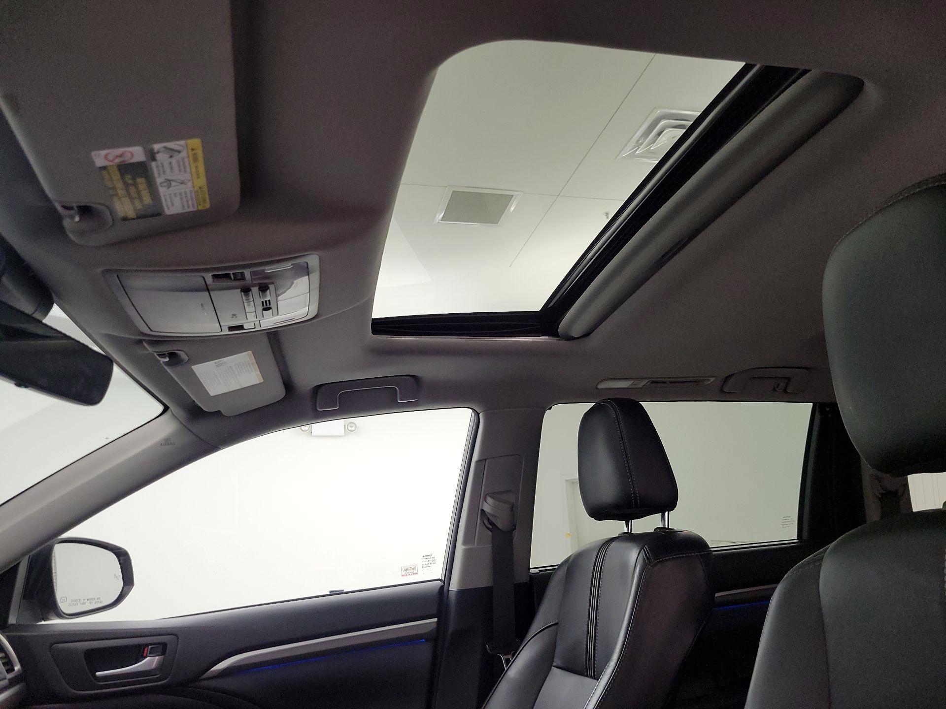Thumbnail: 2017 Toyota Highlander - 20