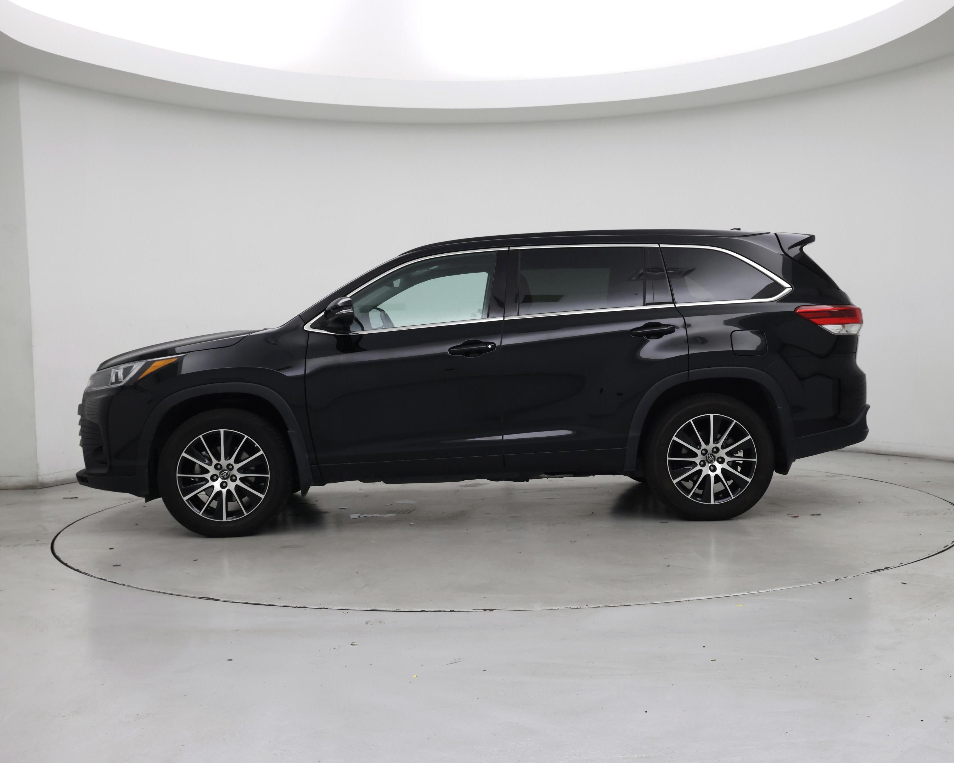 Thumbnail: 2017 Toyota Highlander - 3