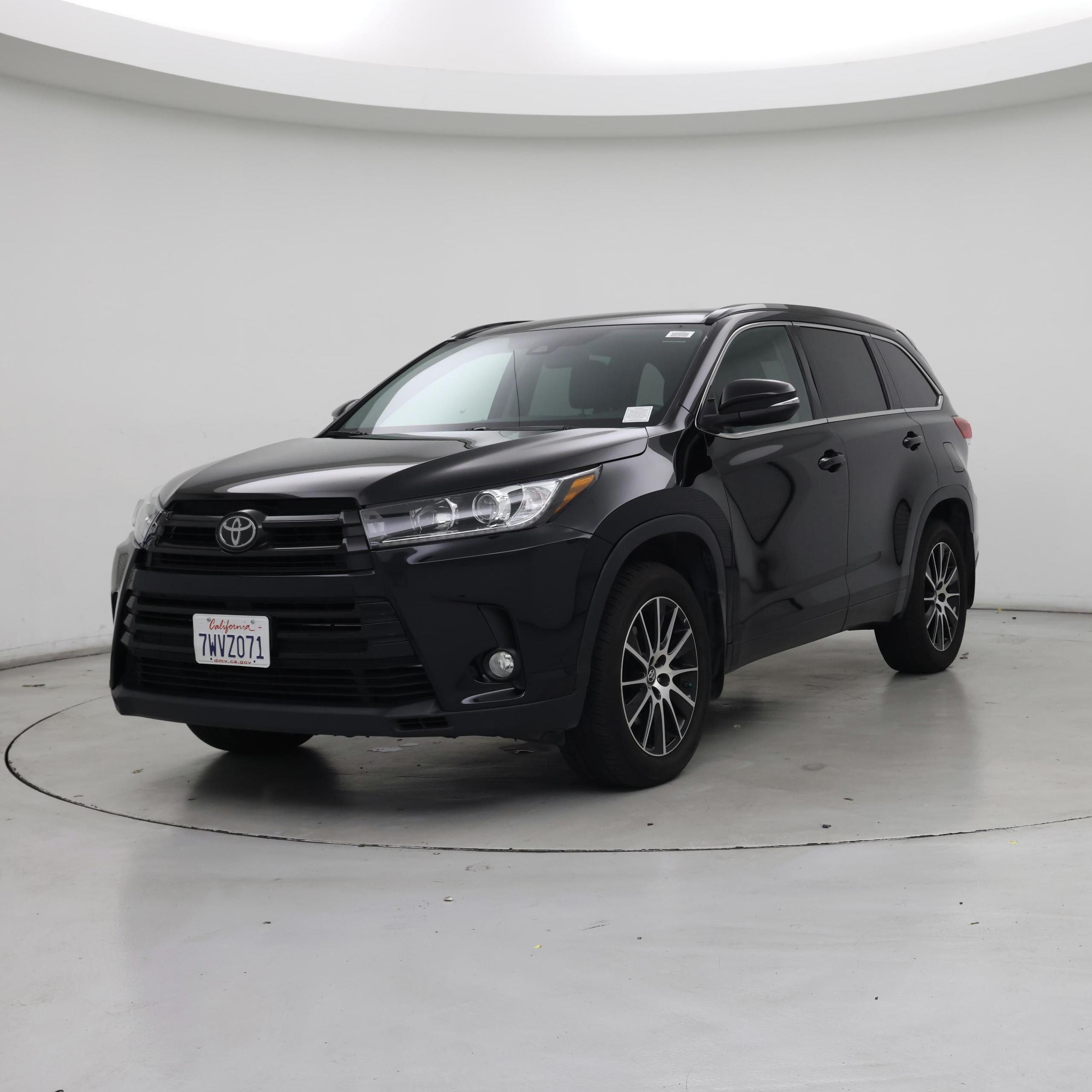 Thumbnail: 2017 Toyota Highlander - 4