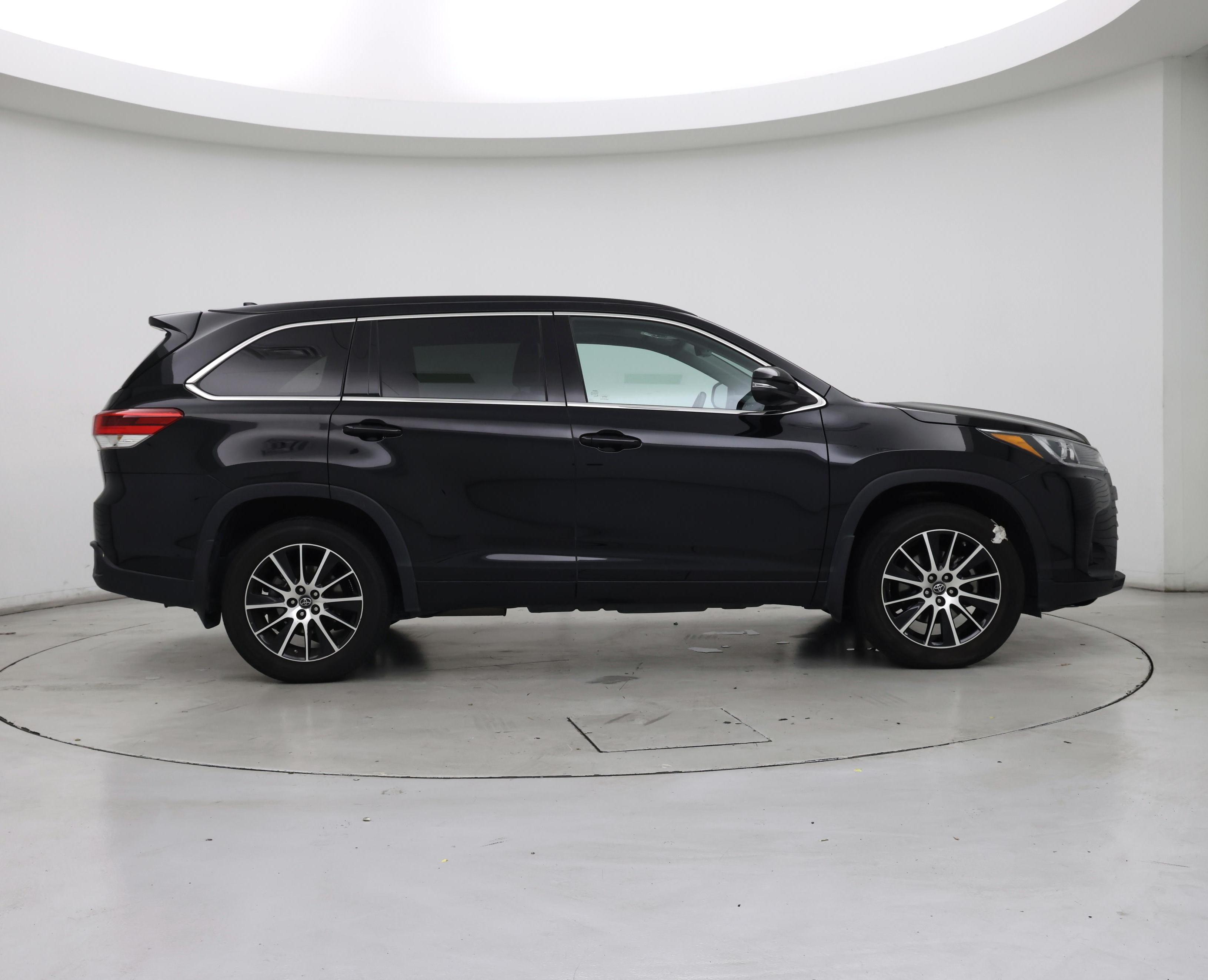 Thumbnail: 2017 Toyota Highlander - 7