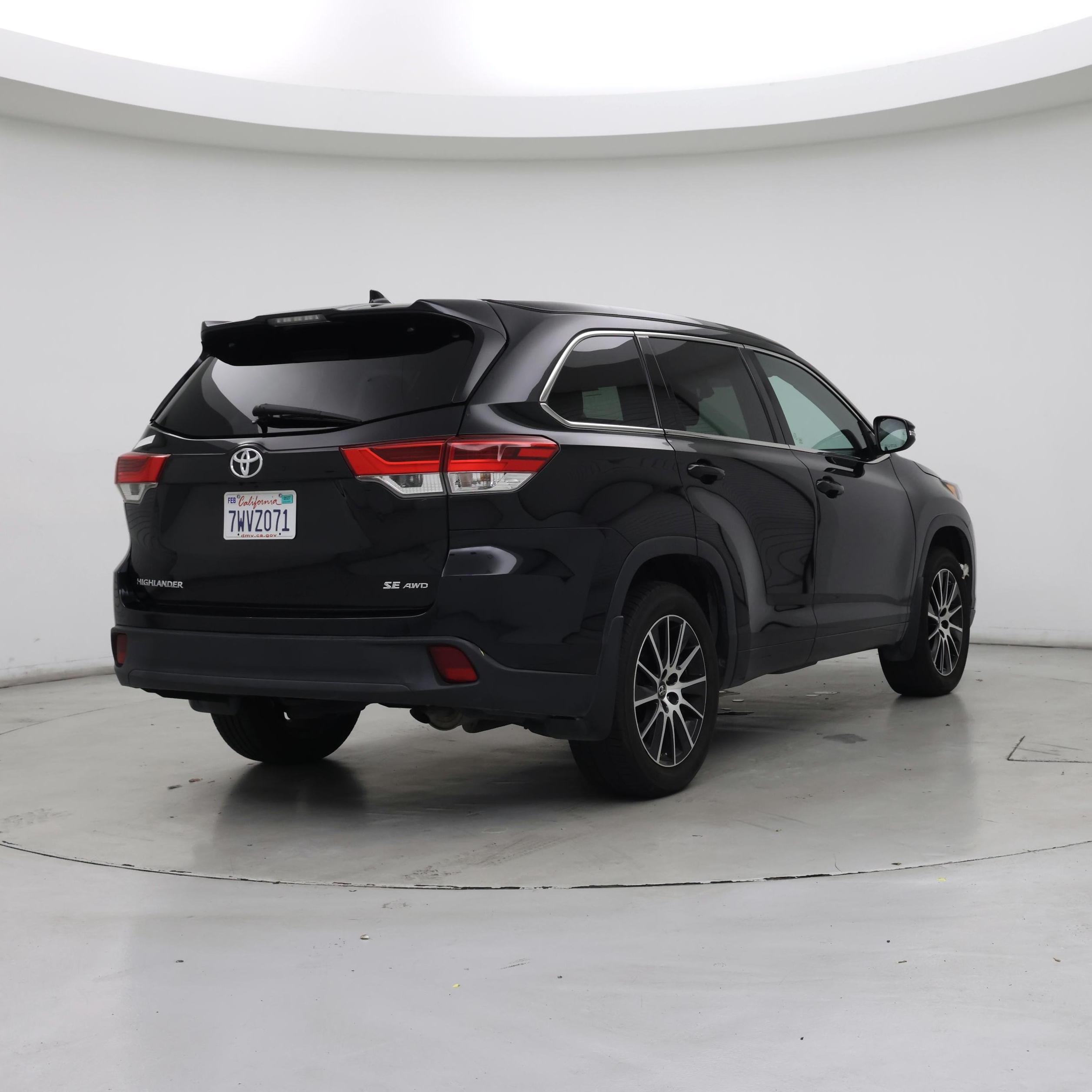 Thumbnail: 2017 Toyota Highlander - 8