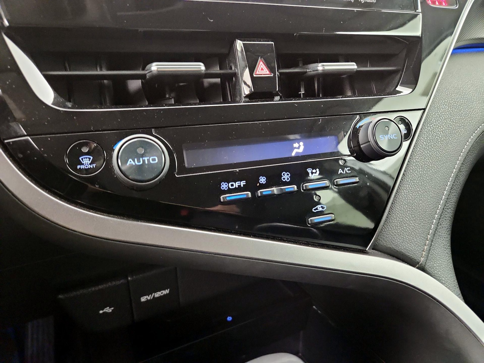2021 Toyota Camry XSE - Photo 17