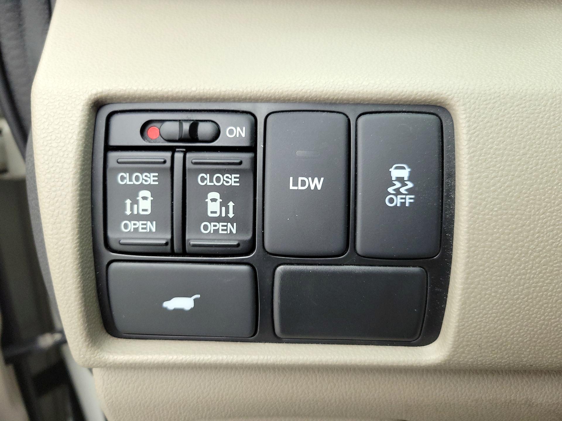 Thumbnail: 2016 Honda Odyssey - 13