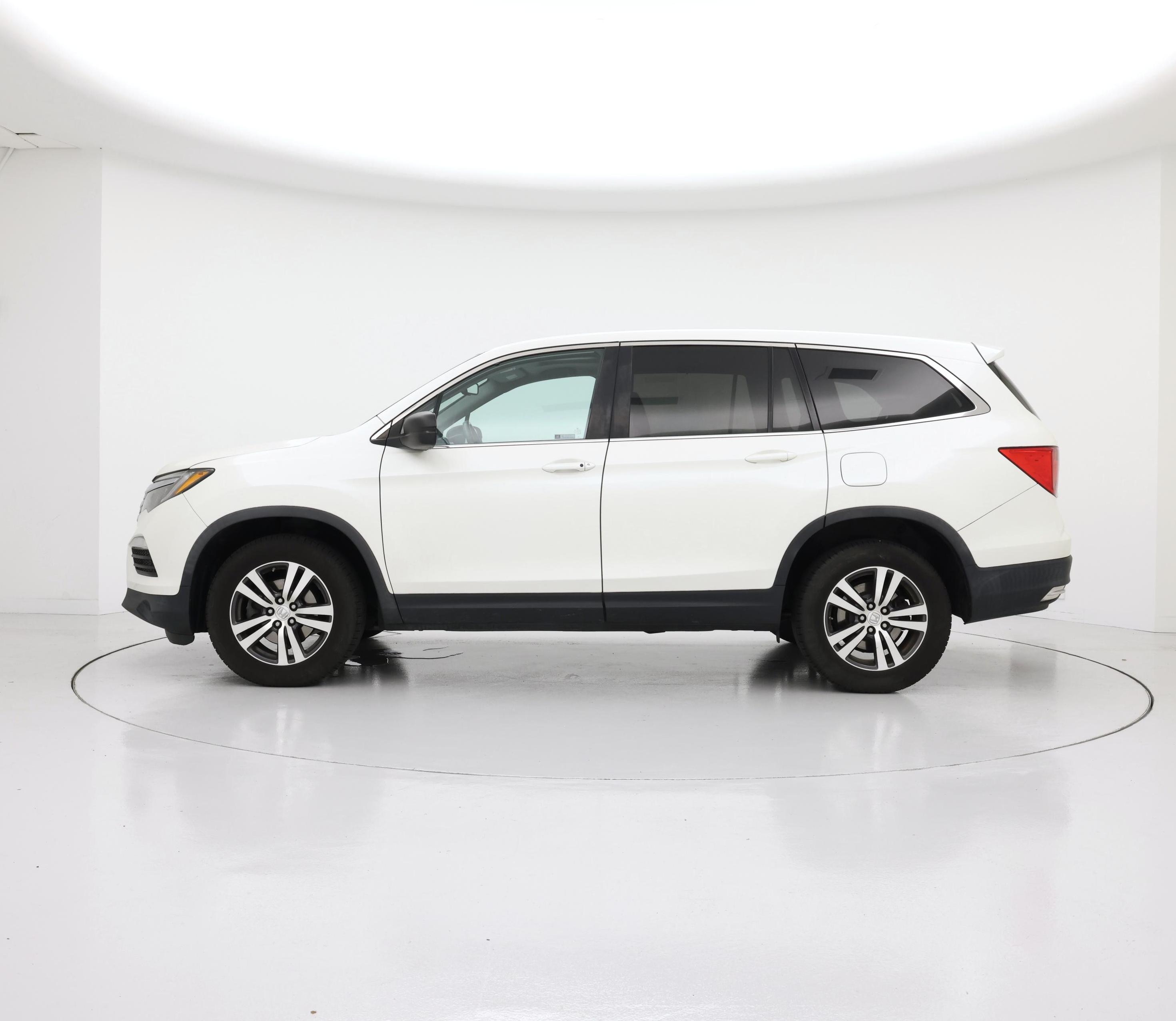 Thumbnail: 2018 Honda Pilot - 3