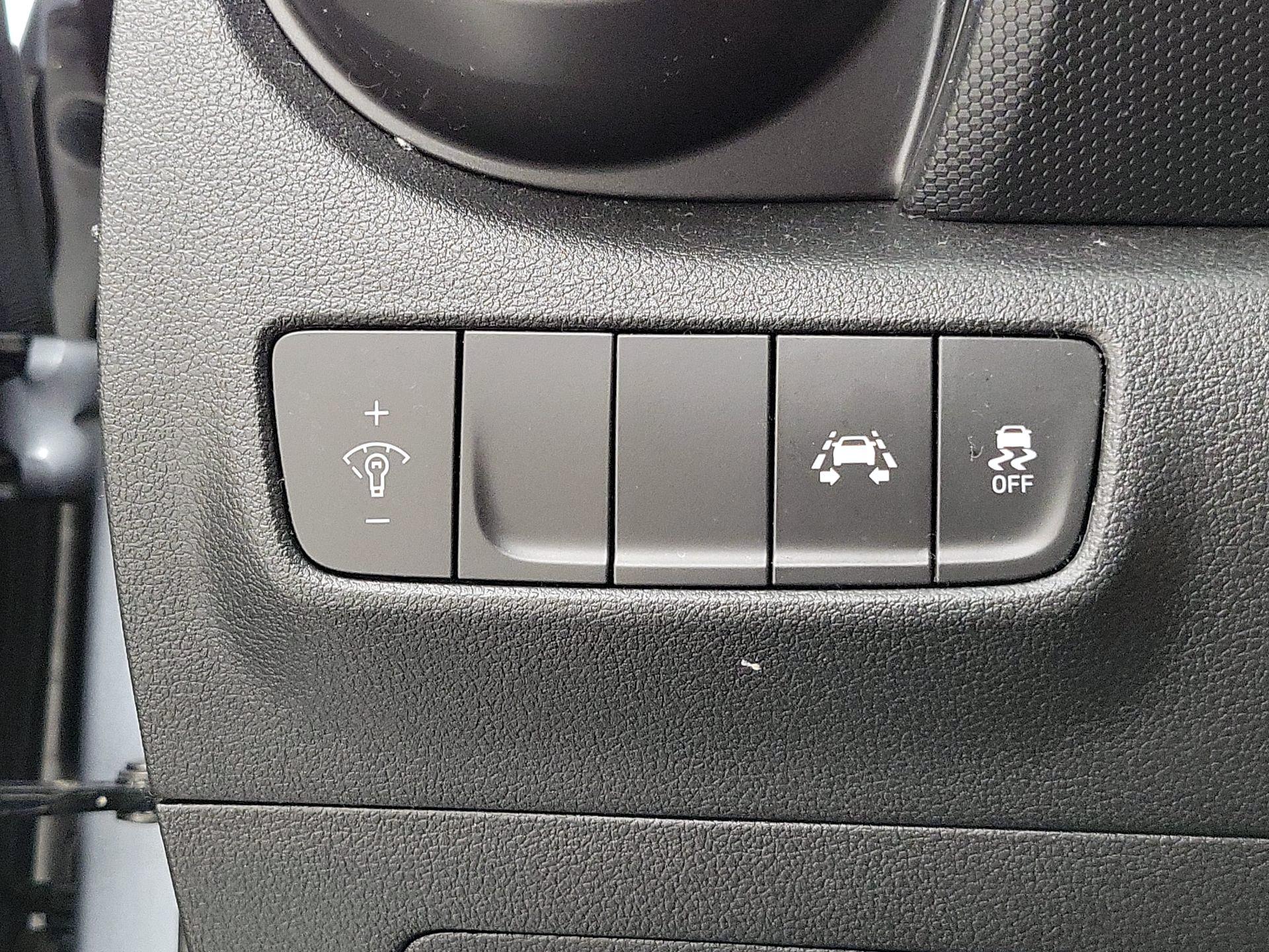 Thumbnail: 2021 Hyundai Kona - 13