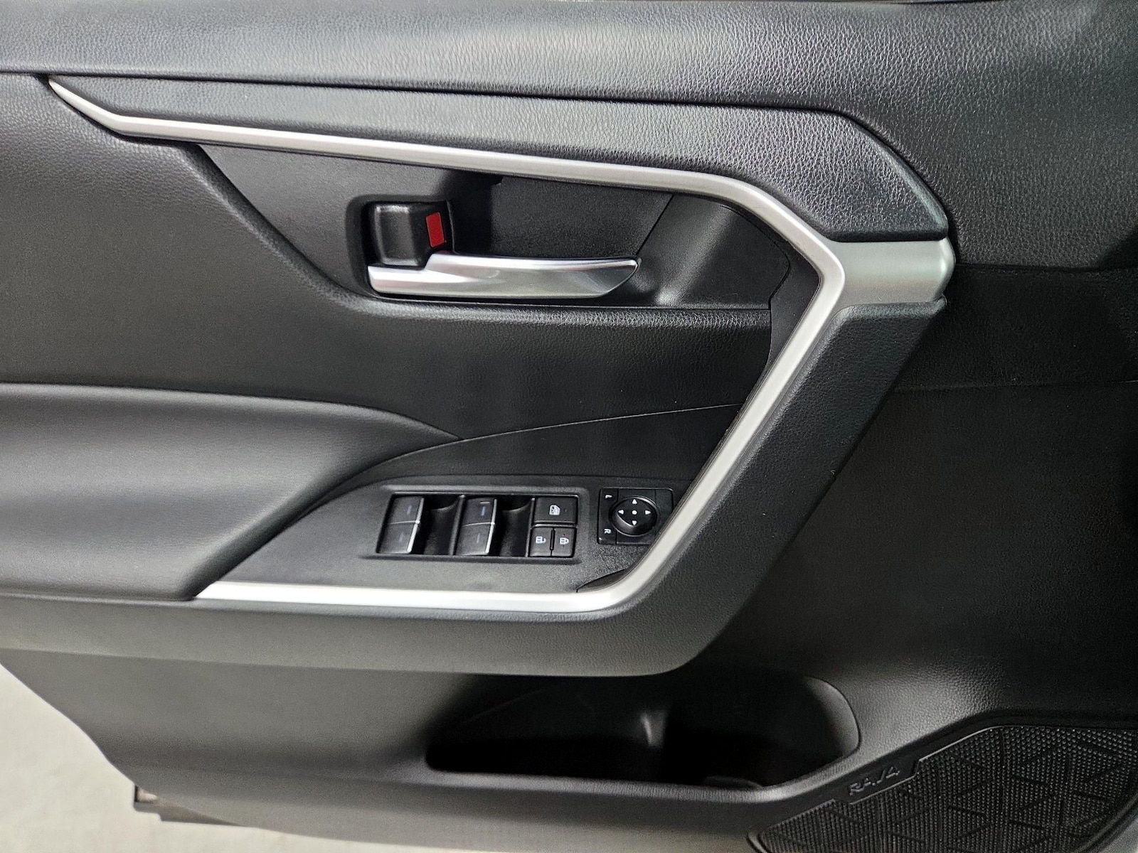 2024 Toyota RAV4 XLE Premium - Photo 13