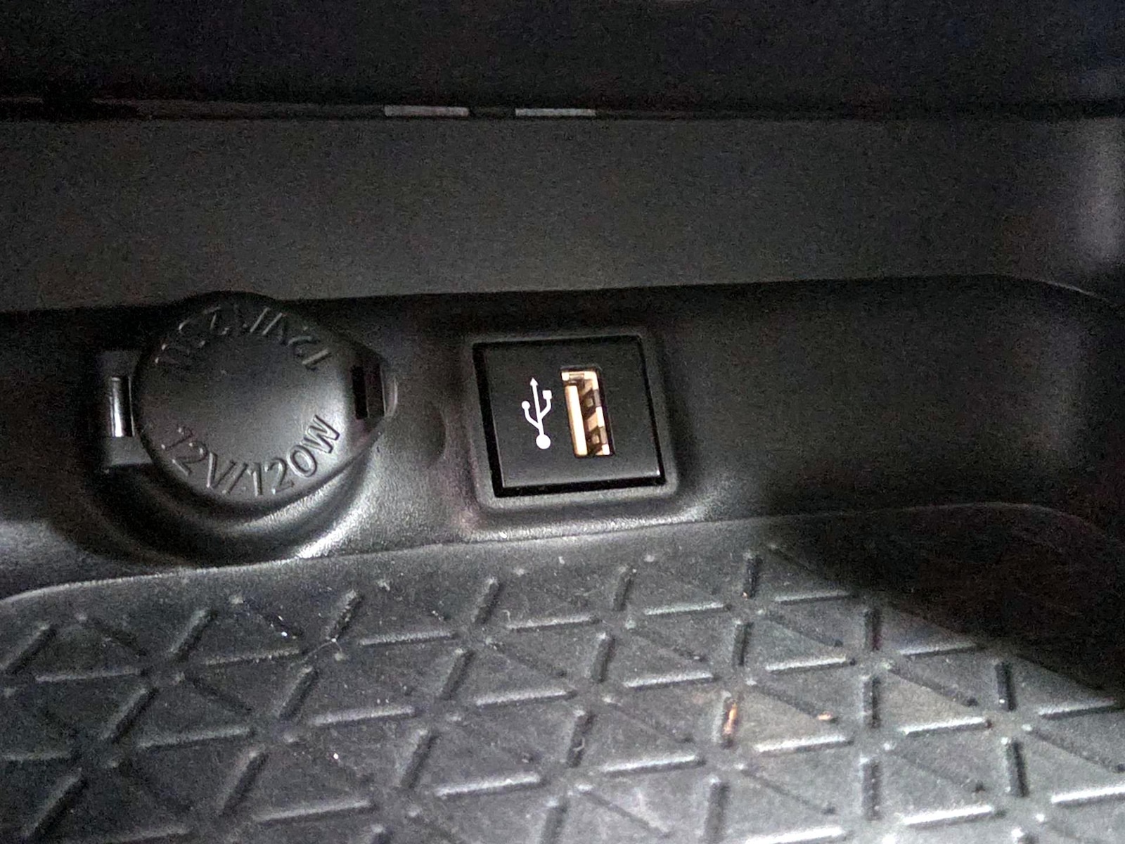 2024 Toyota RAV4 XLE Premium - Photo 19