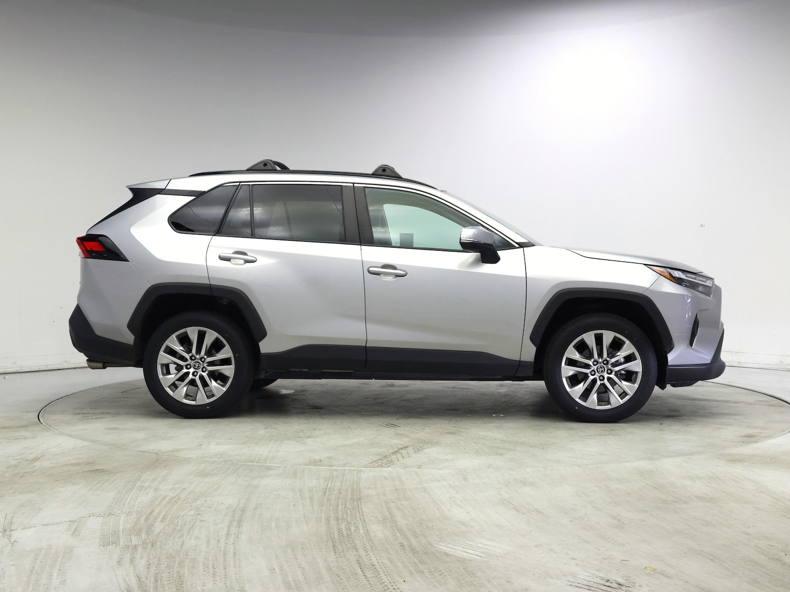 2024 Toyota RAV4 XLE Premium - Photo 8