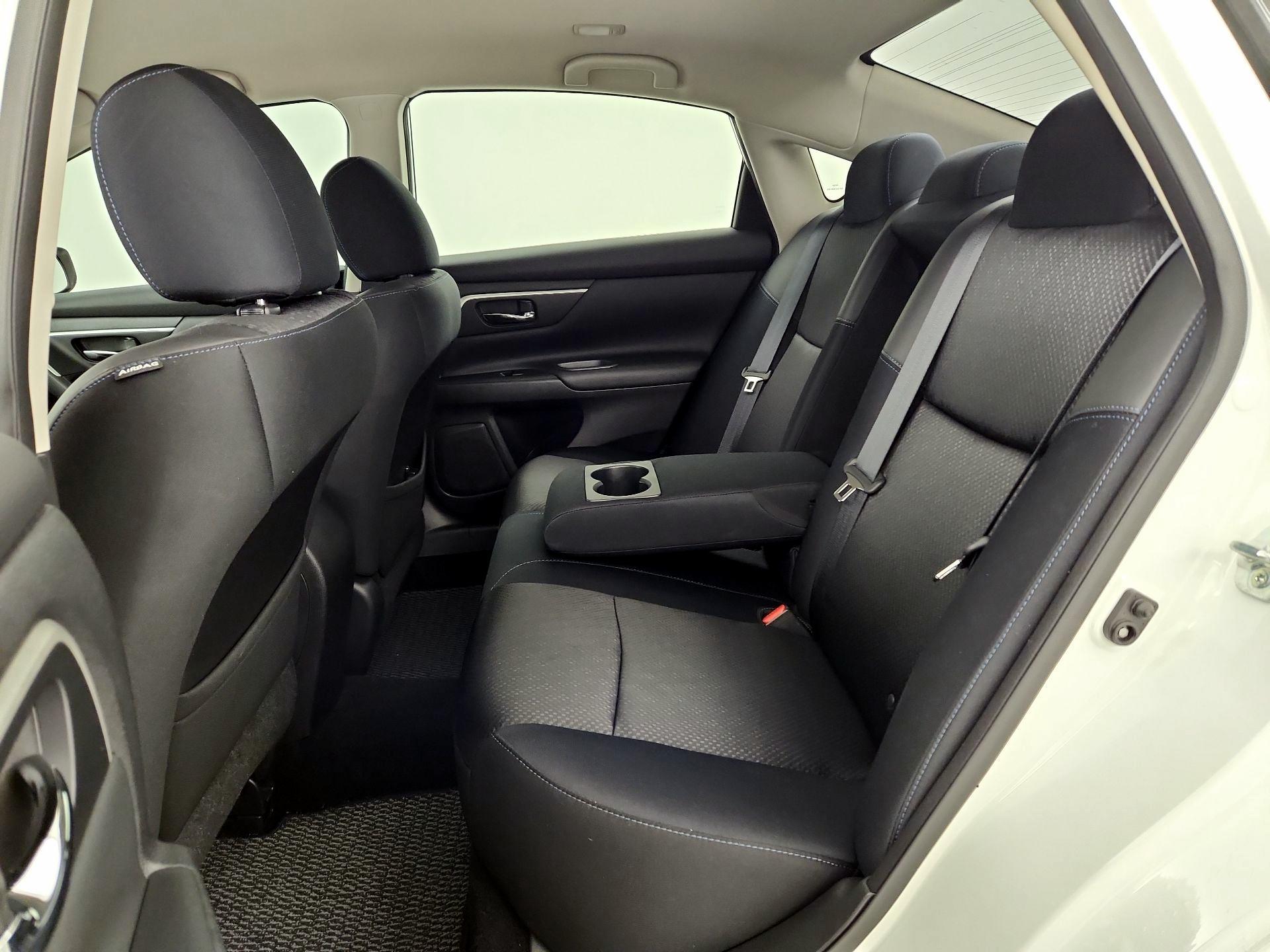 Thumbnail: 2016 Nissan Altima - 19