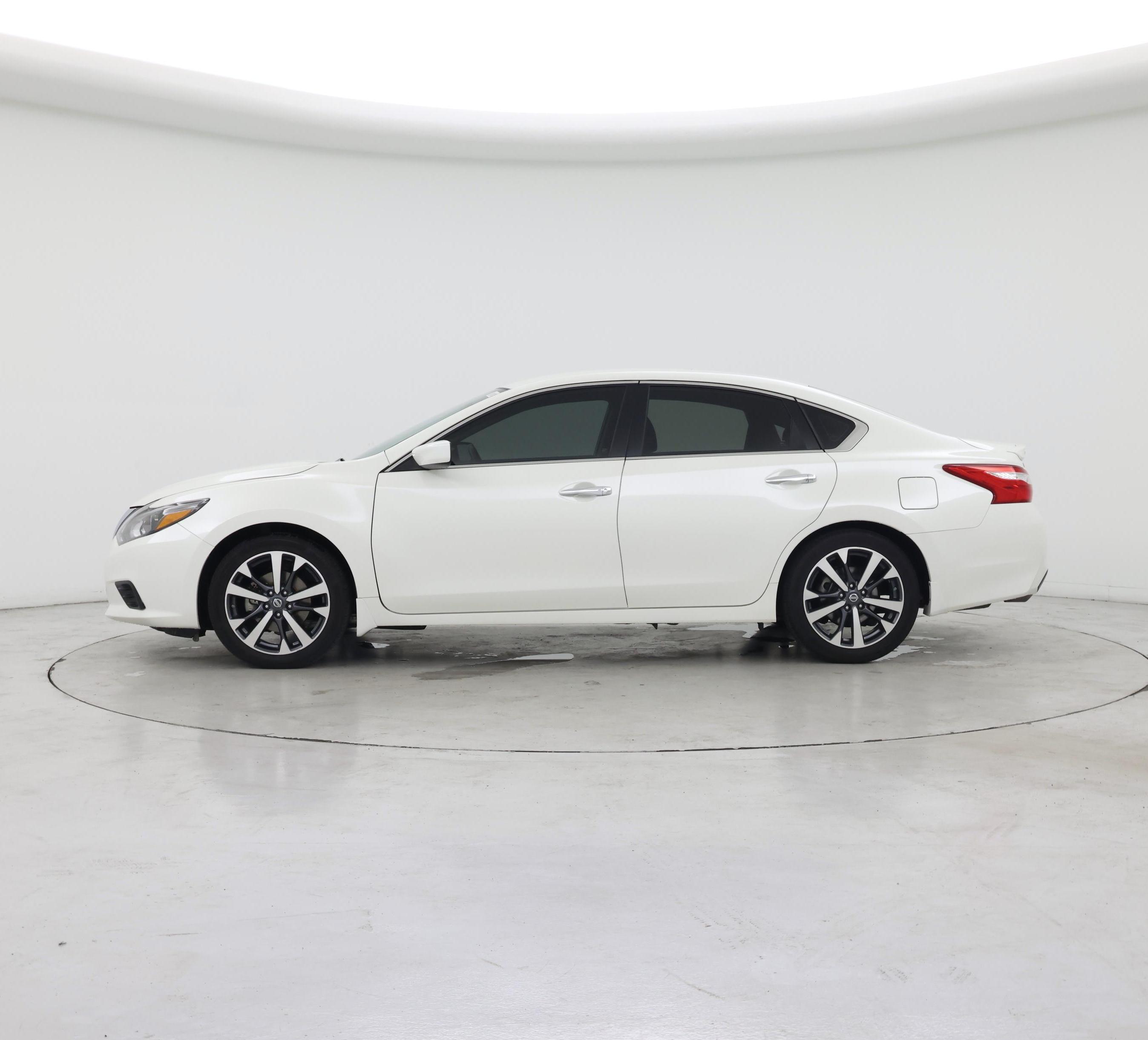 Thumbnail: 2016 Nissan Altima - 3