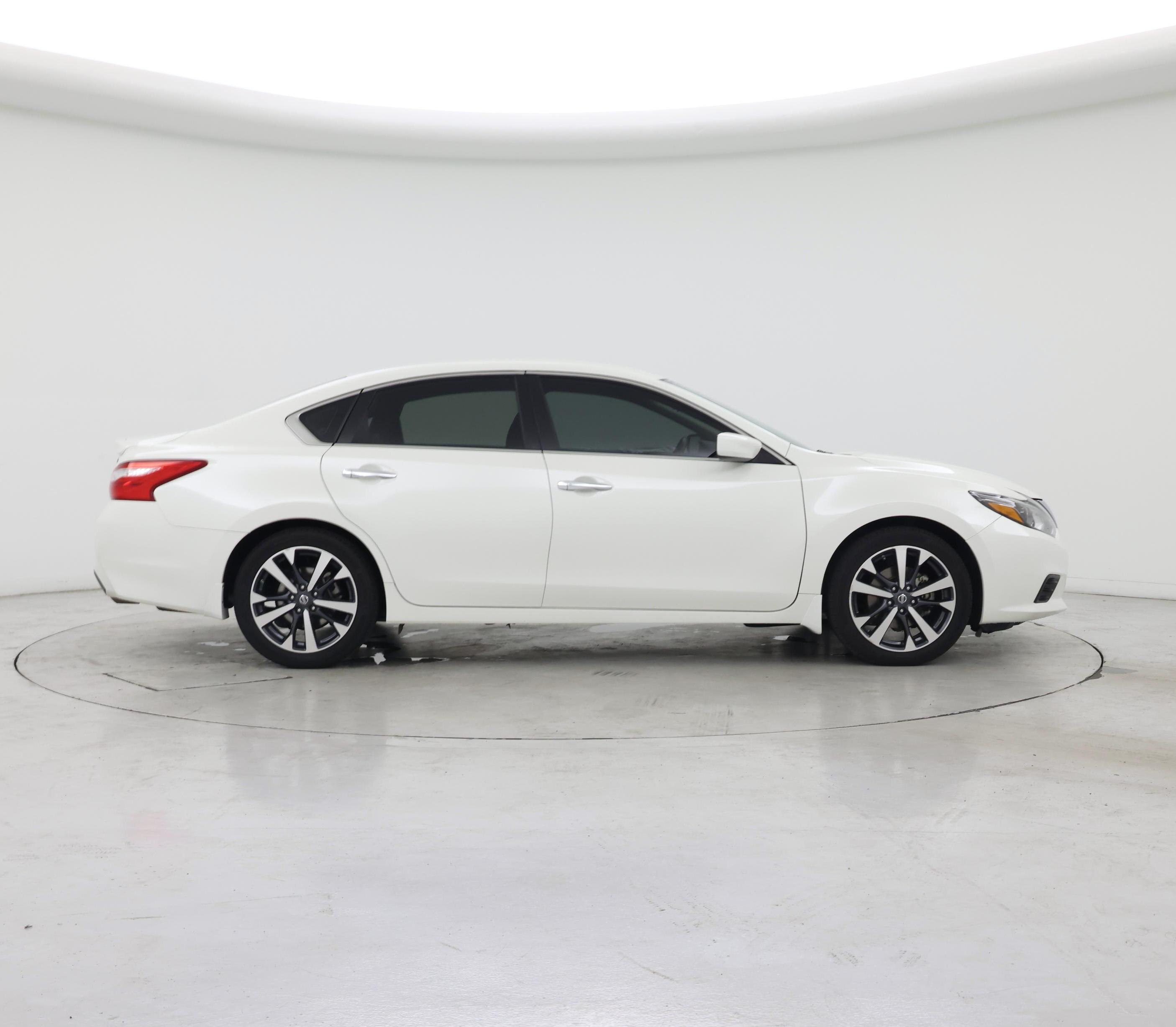 Thumbnail: 2016 Nissan Altima - 7