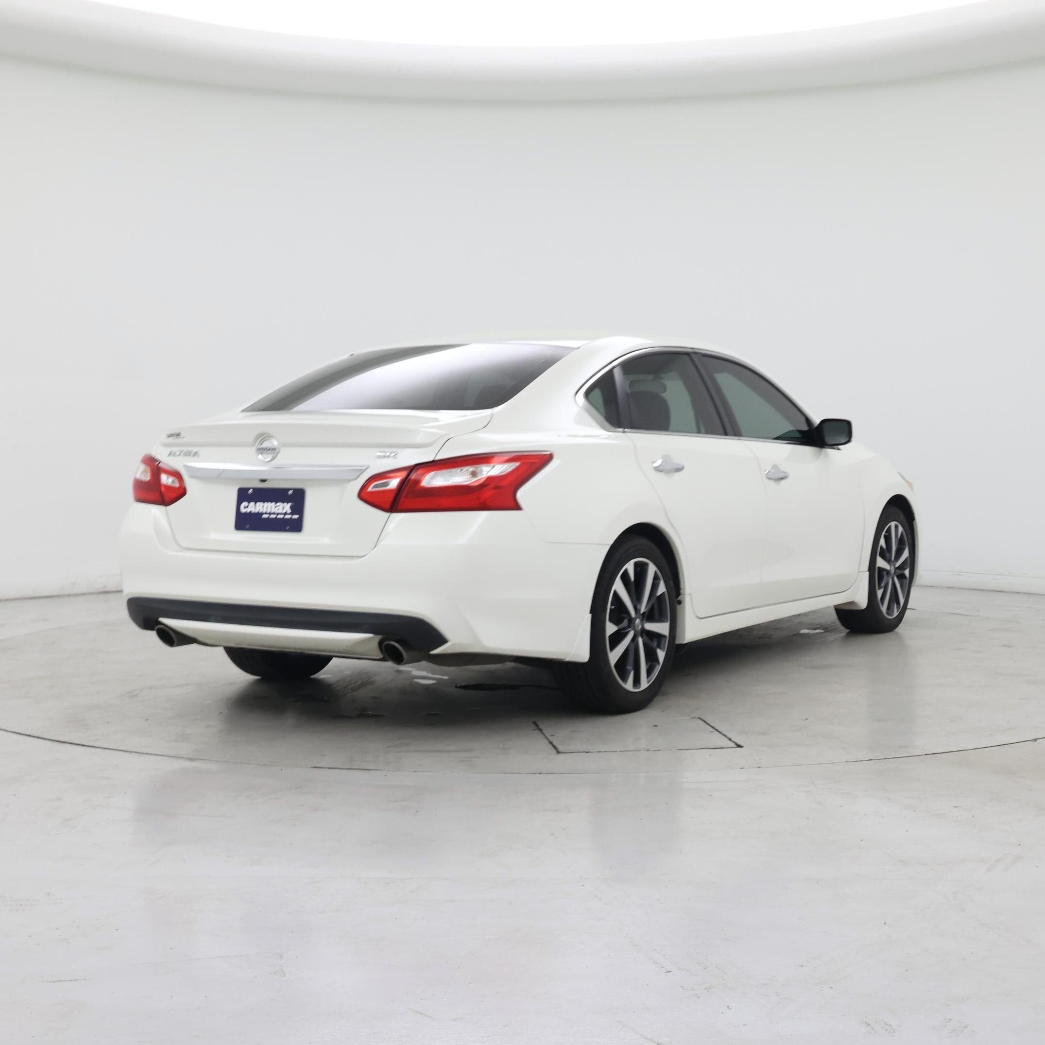 Thumbnail: 2016 Nissan Altima - 8