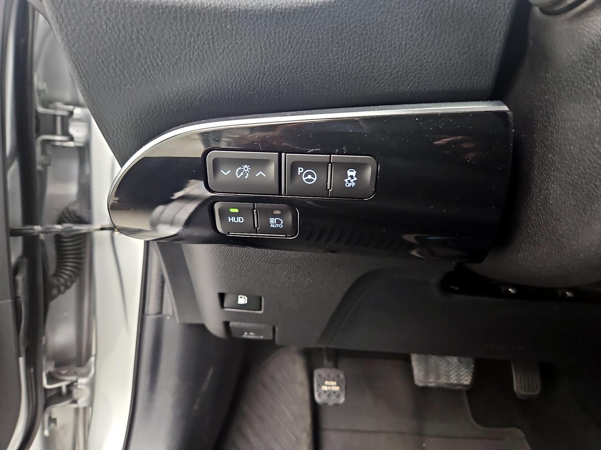 Thumbnail: 2022 Toyota Prius - 11