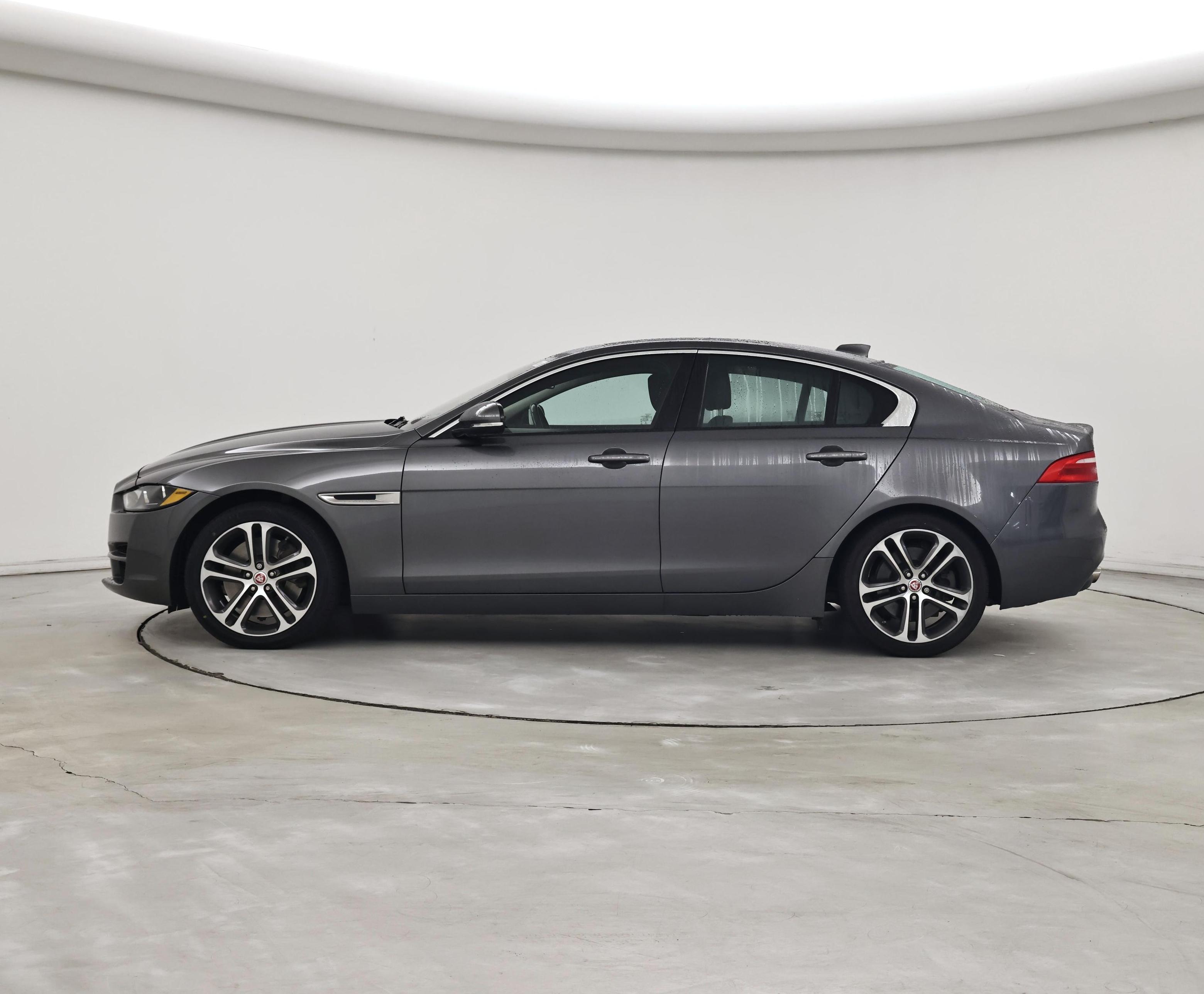 Thumbnail: 2017 Jaguar XE - 3