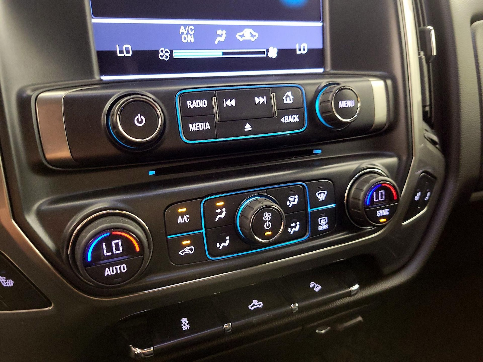 2018 Chevrolet Silverado 1500 LT Z71 - Photo 17