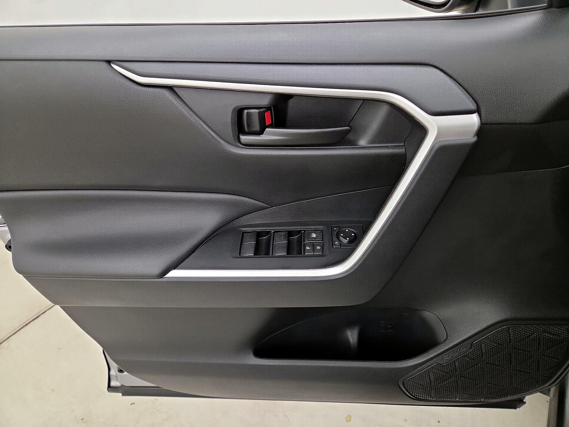 Thumbnail: 2021 Toyota RAV4 - 12