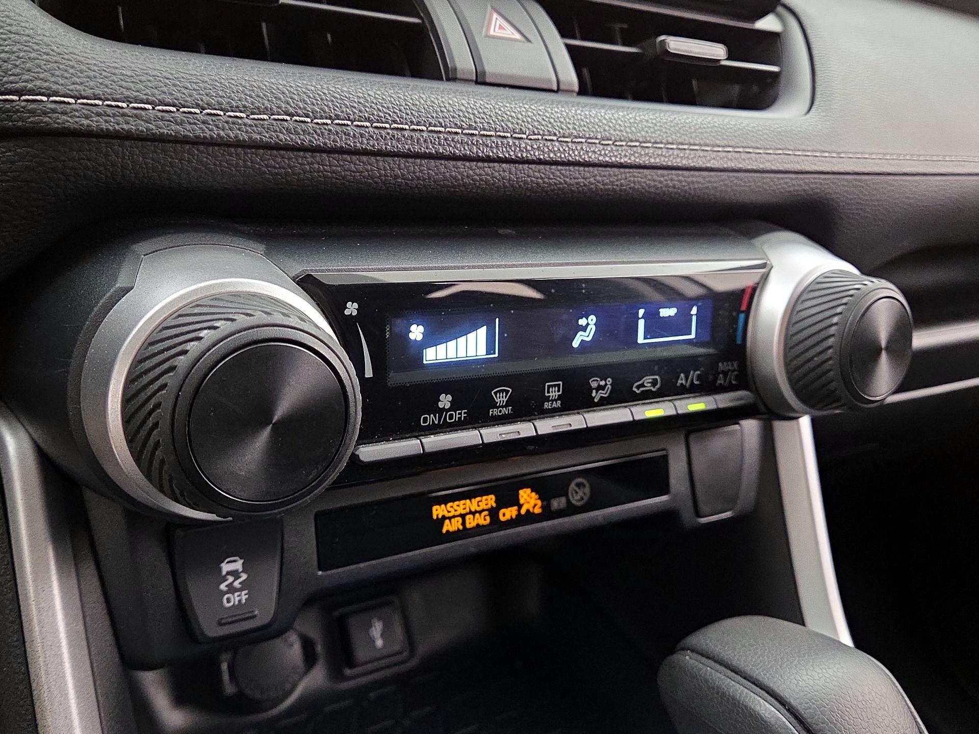 Thumbnail: 2021 Toyota RAV4 - 16