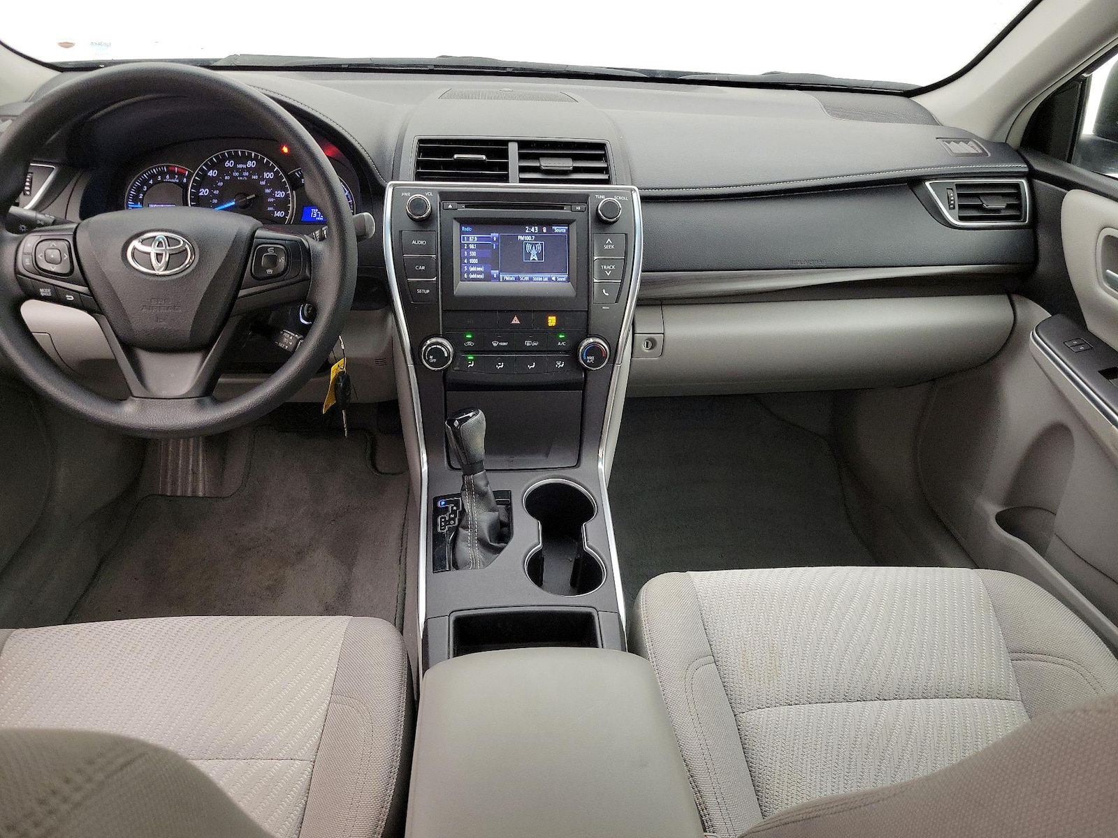 2015 Toyota Camry SE - Photo 10