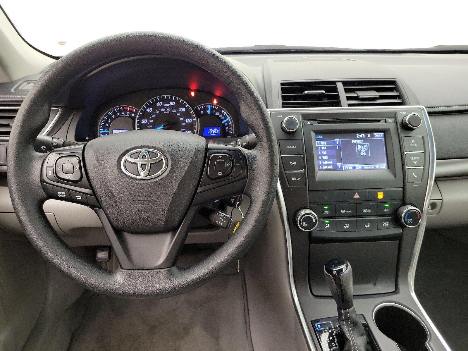 2015 Toyota Camry SE - Photo 11