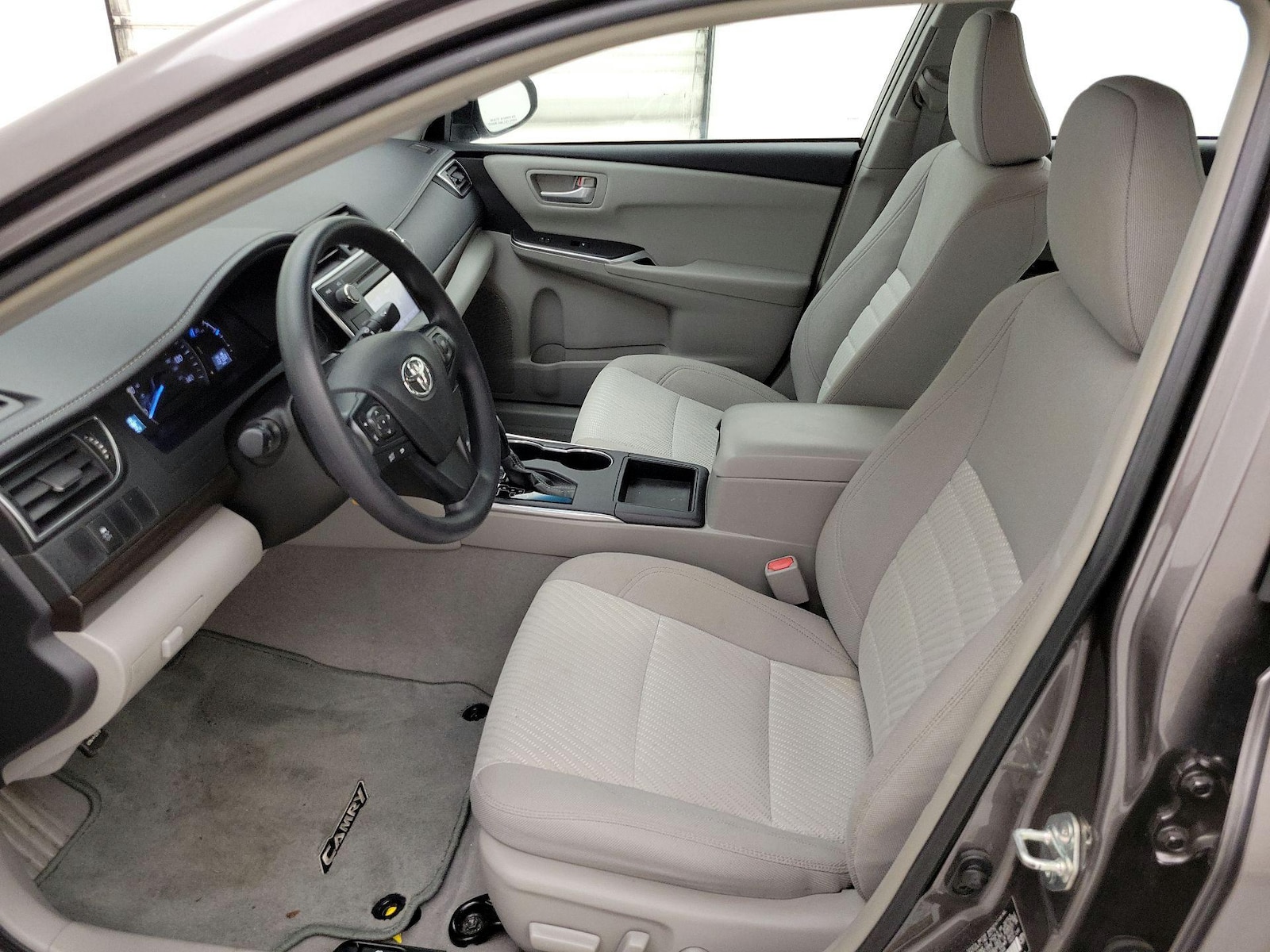 2015 Toyota Camry SE - Photo 12