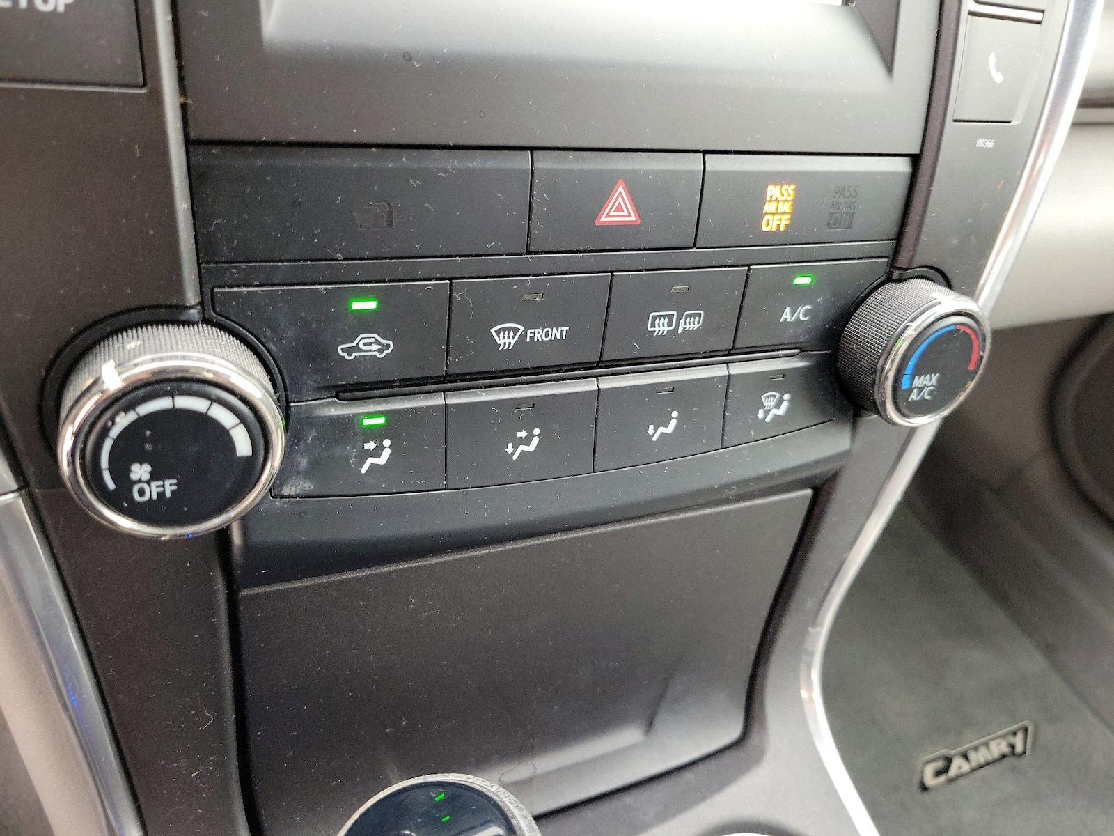 2015 Toyota Camry SE - Photo 15