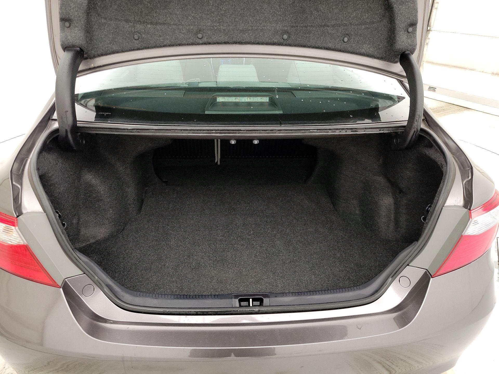 Thumbnail: 2015 Toyota Camry - 16