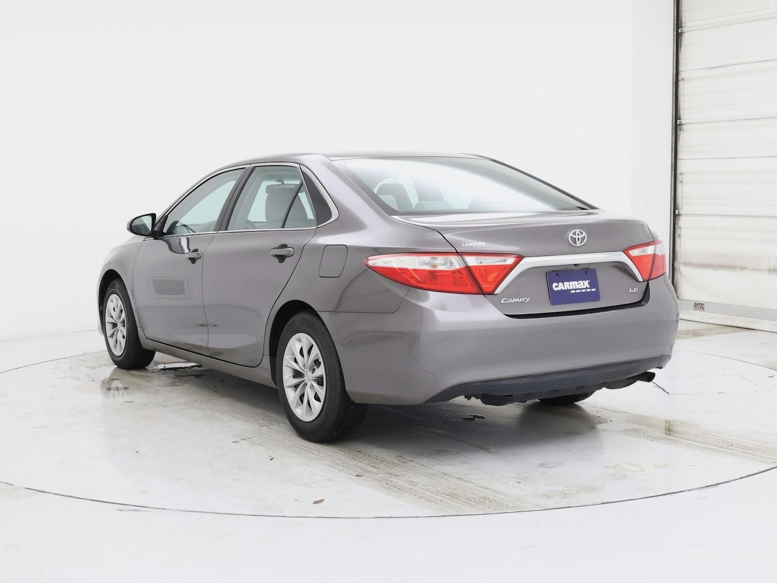 2015 Toyota Camry SE - Photo 3
