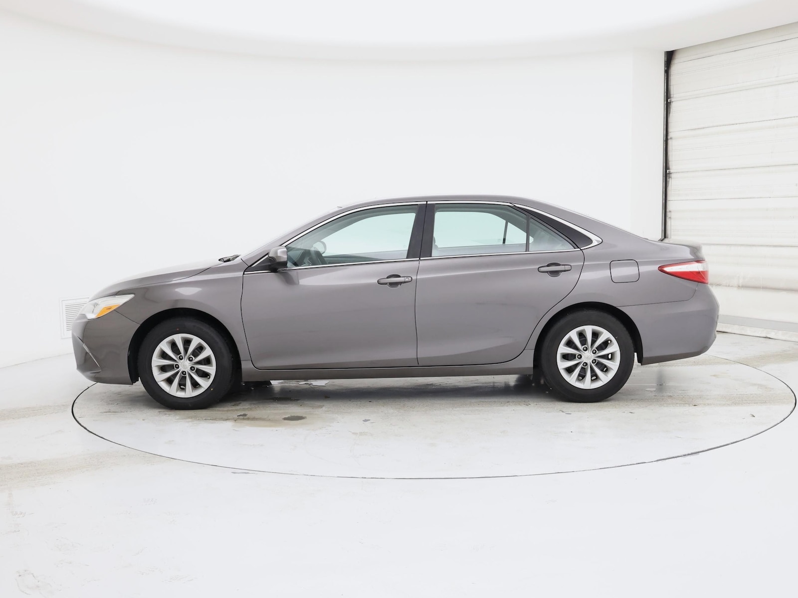 2015 Toyota Camry SE - Photo 4