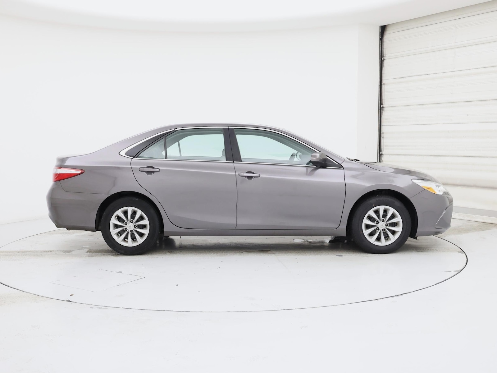 2015 Toyota Camry SE - Photo 8